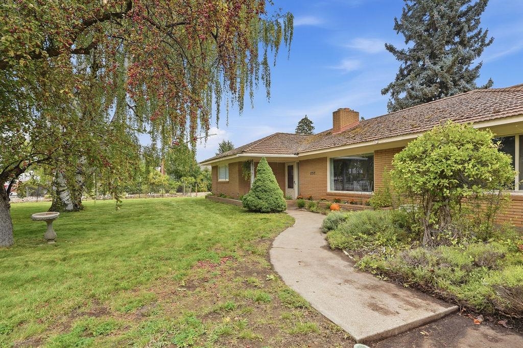 2717 S Raymond Rd - Photo 1