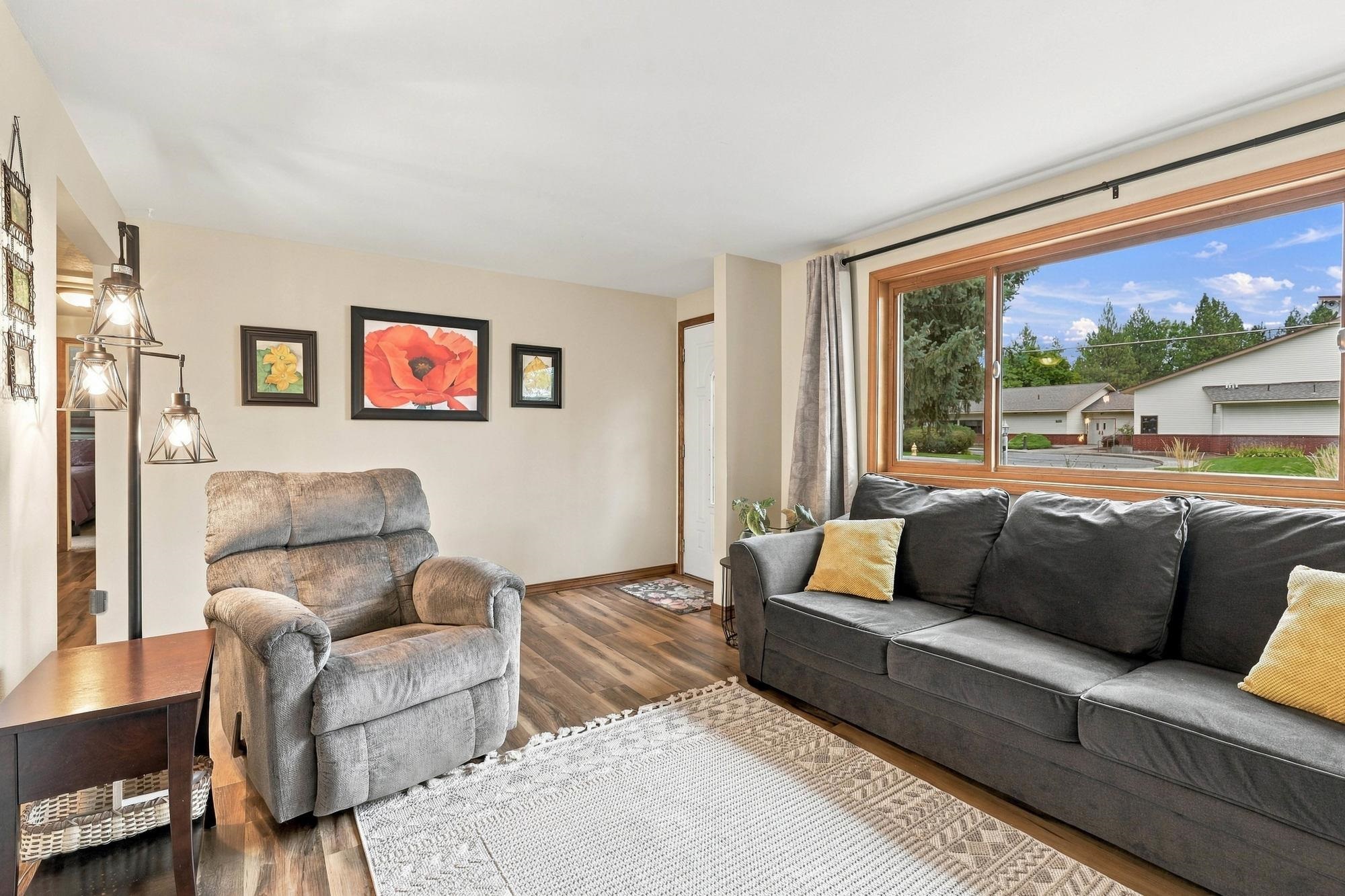 2524 S Pines Rd - Photo 4