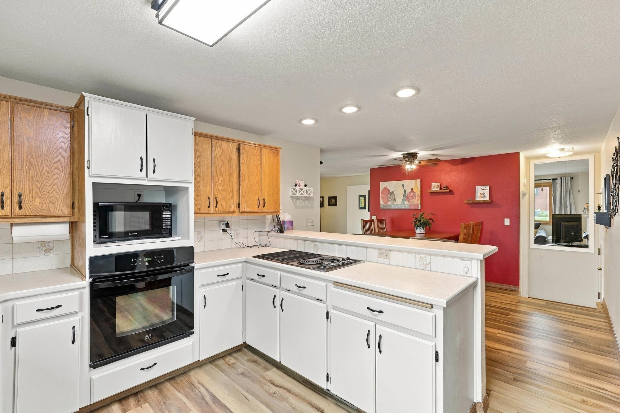 2524 S Pines Rd - Photo 11