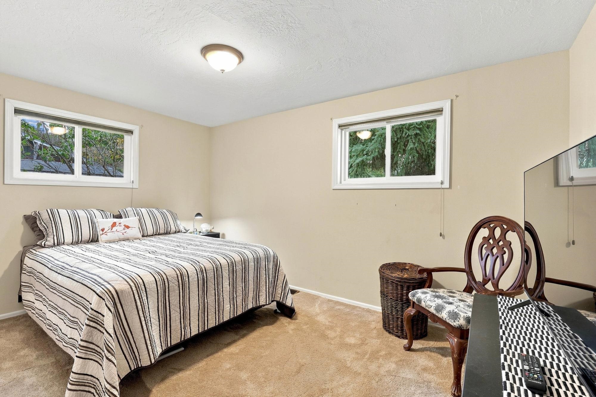 2524 S Pines Rd - Photo 16