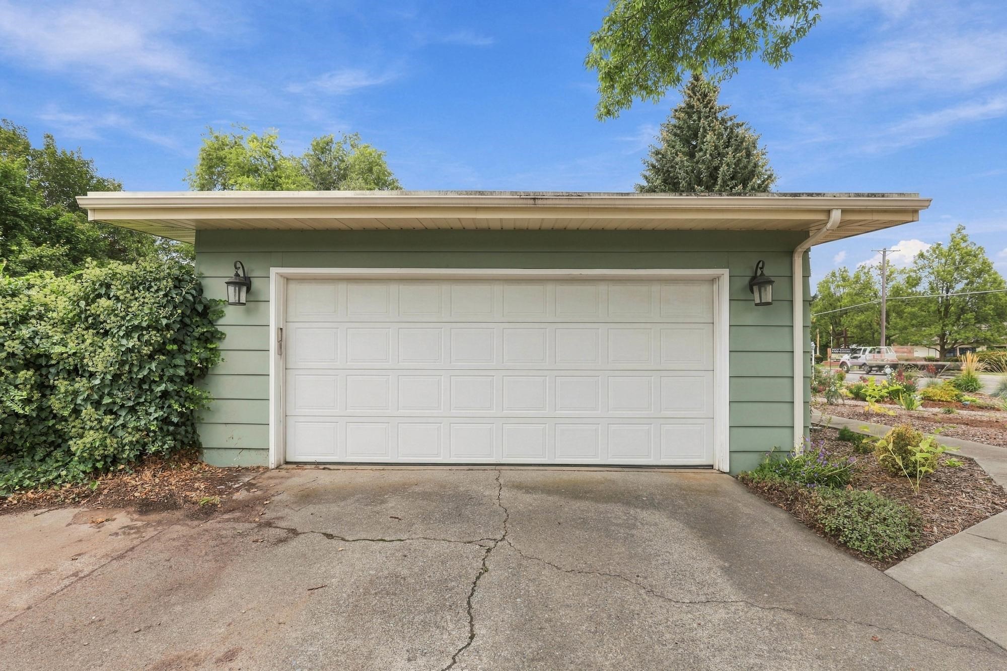 2524 S Pines Rd - Photo 33