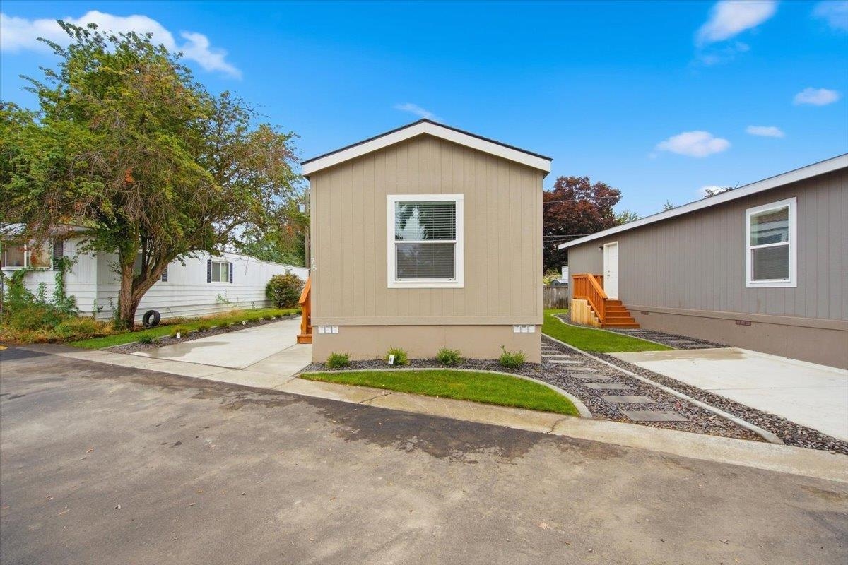 11920 E Mansfield Ave - Photo 1