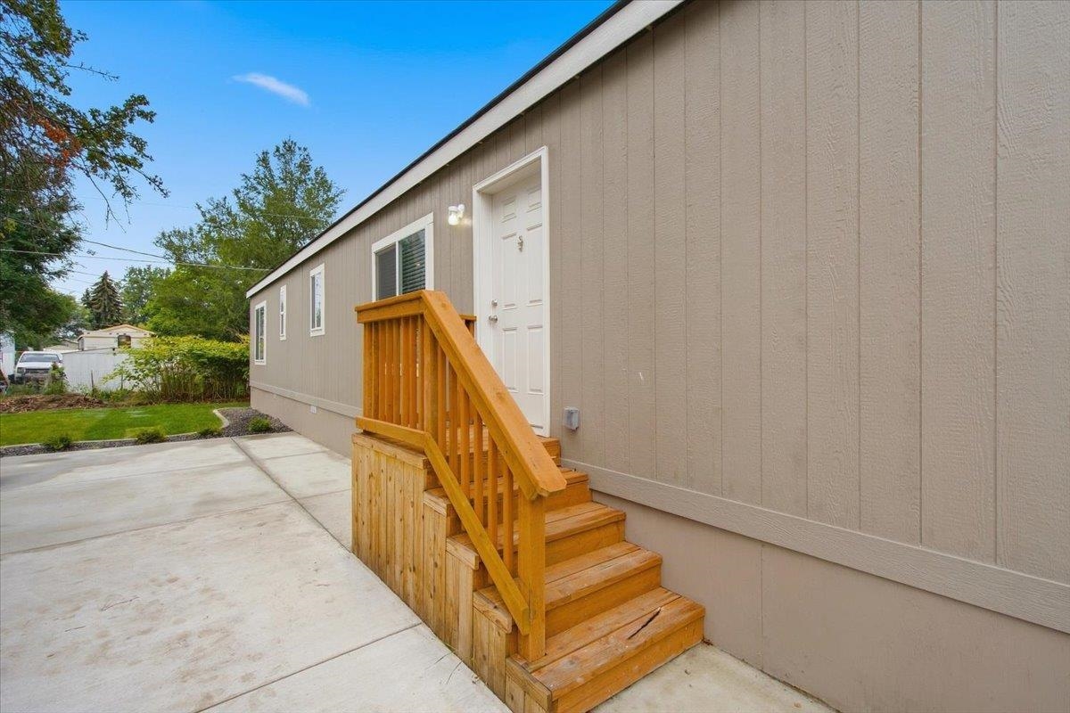 11920 E Mansfield Ave - Photo 5
