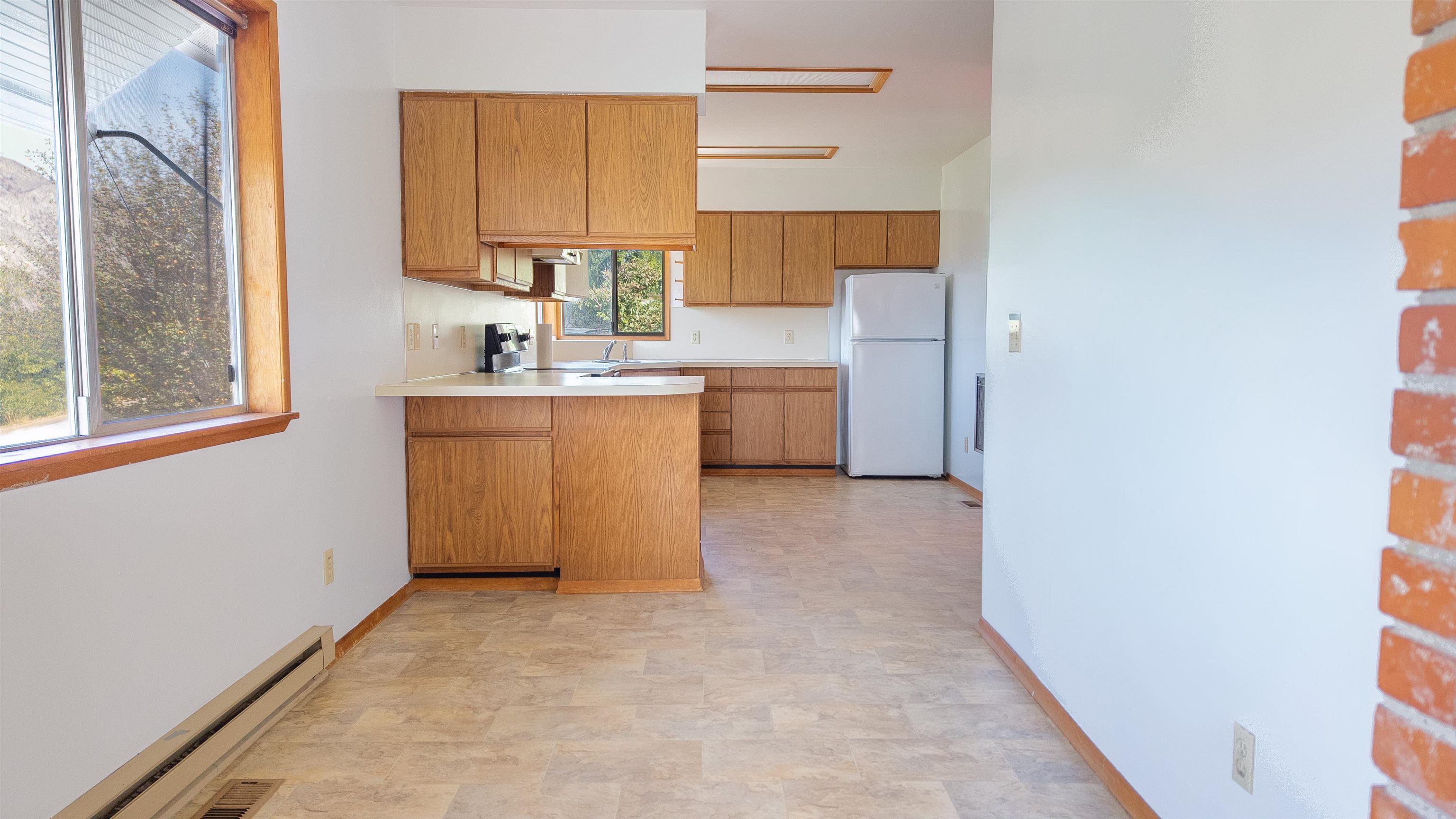 121 SW State St - Photo 4