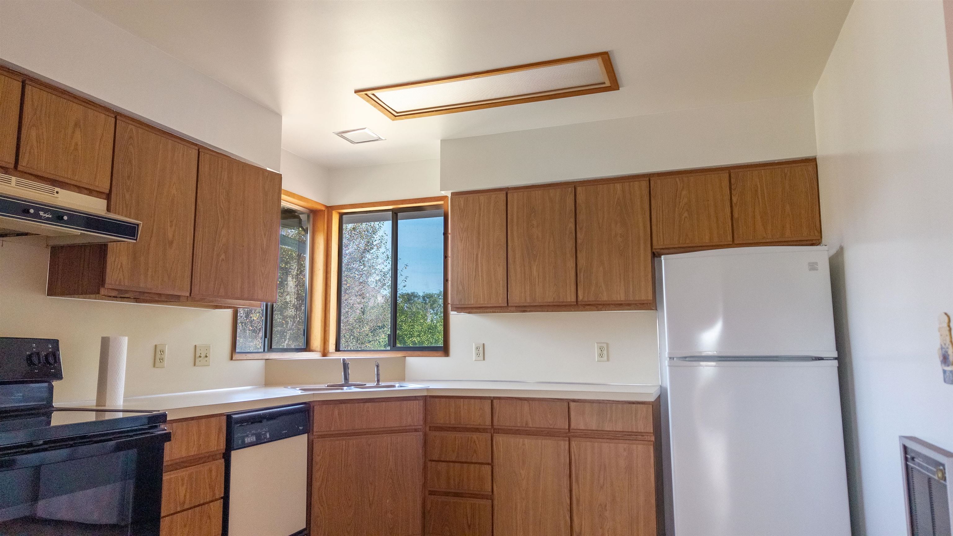 121 SW State St - Photo 5