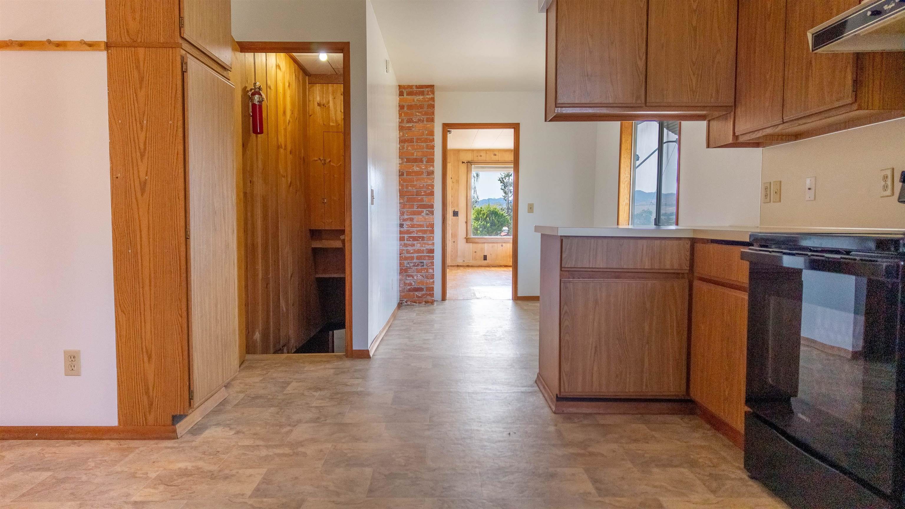 121 SW State St - Photo 11