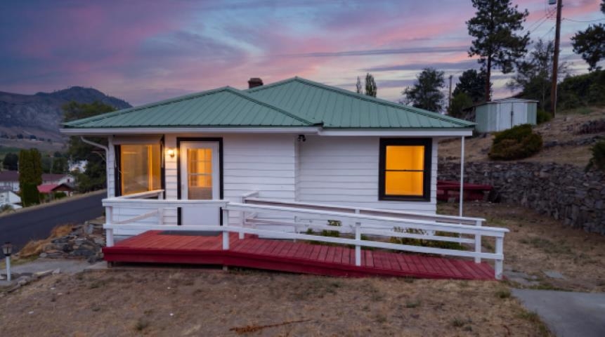 121 SW State St - Photo 31