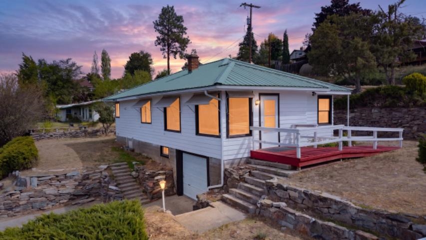 121 SW State St - Photo 33
