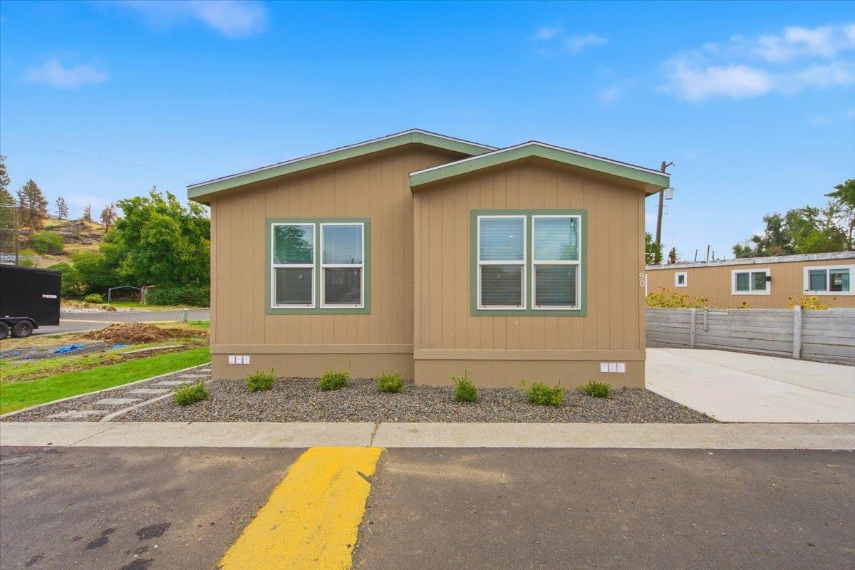 11920 E Mansfield Ave - Photo 1
