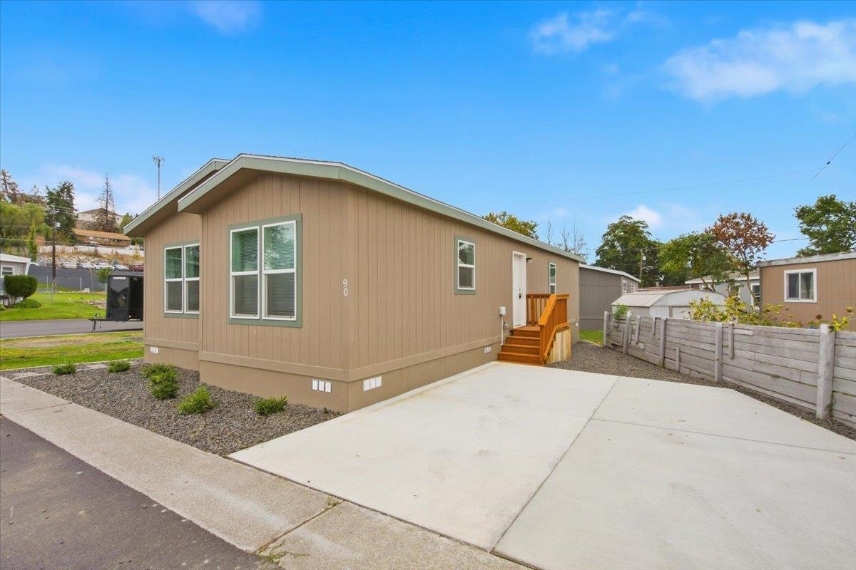 11920 E Mansfield Ave - Photo 3