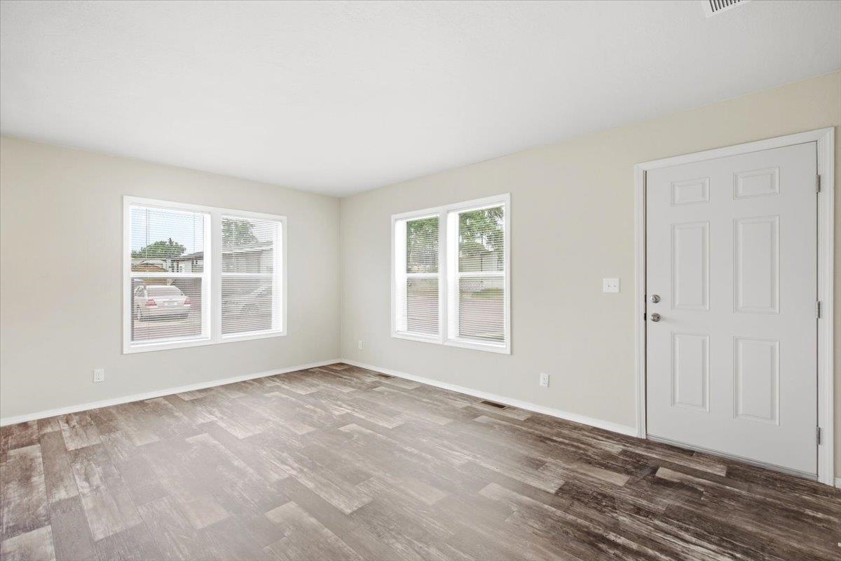 11920 E Mansfield Ave - Photo 7