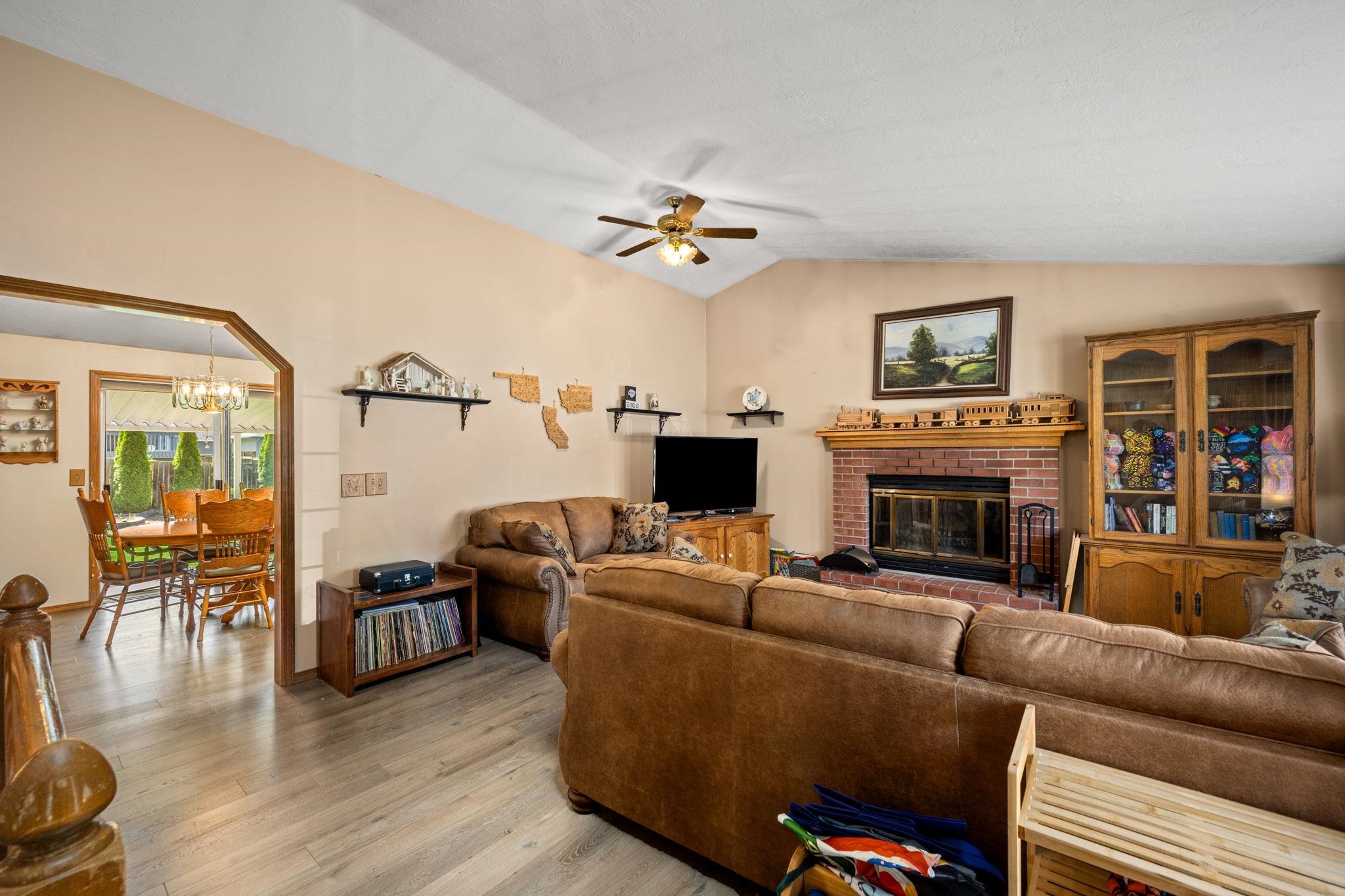 4637 W Shawnee Ave - Photo 6