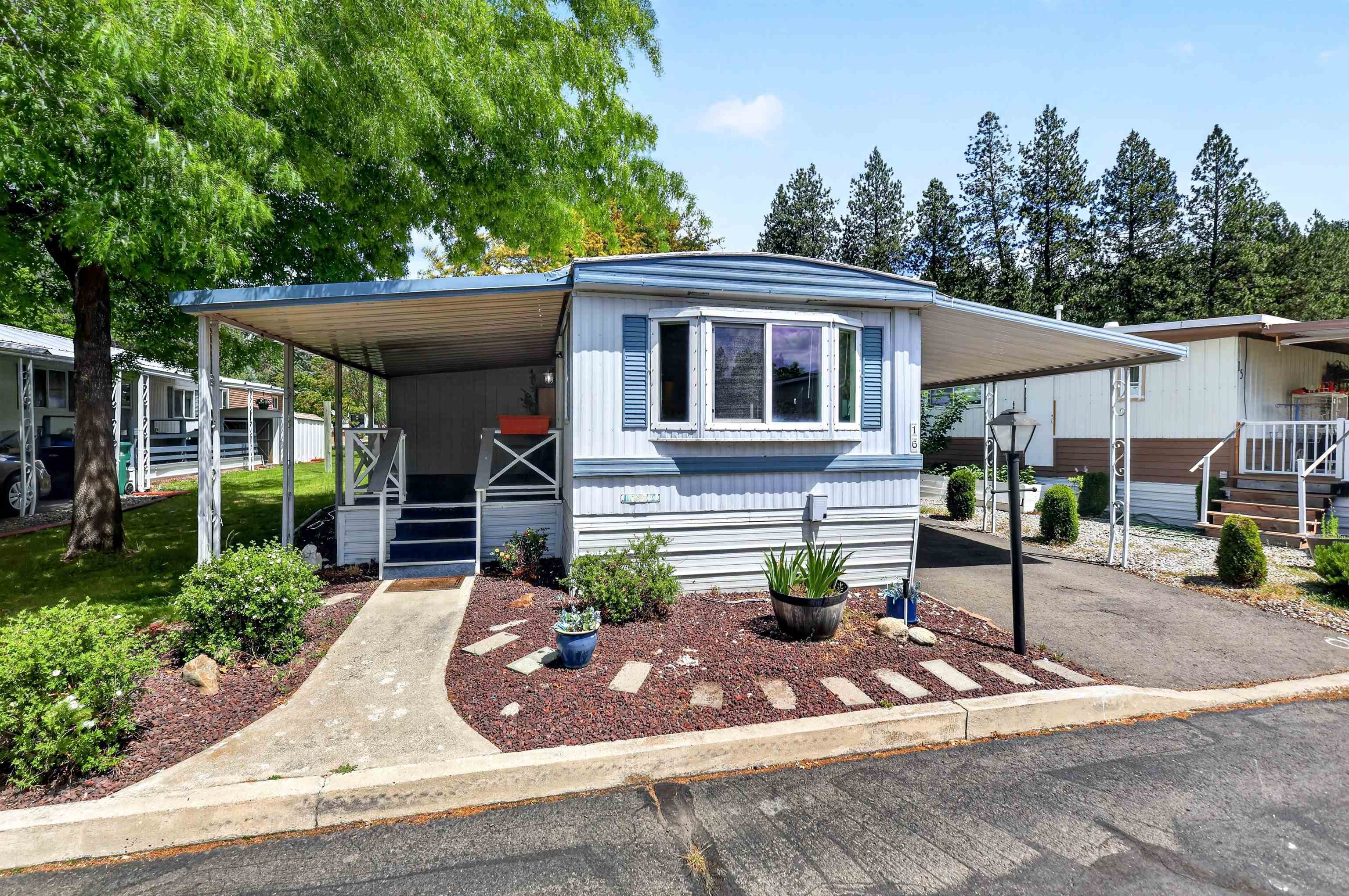 208 S Neyland Rd - Photo 1