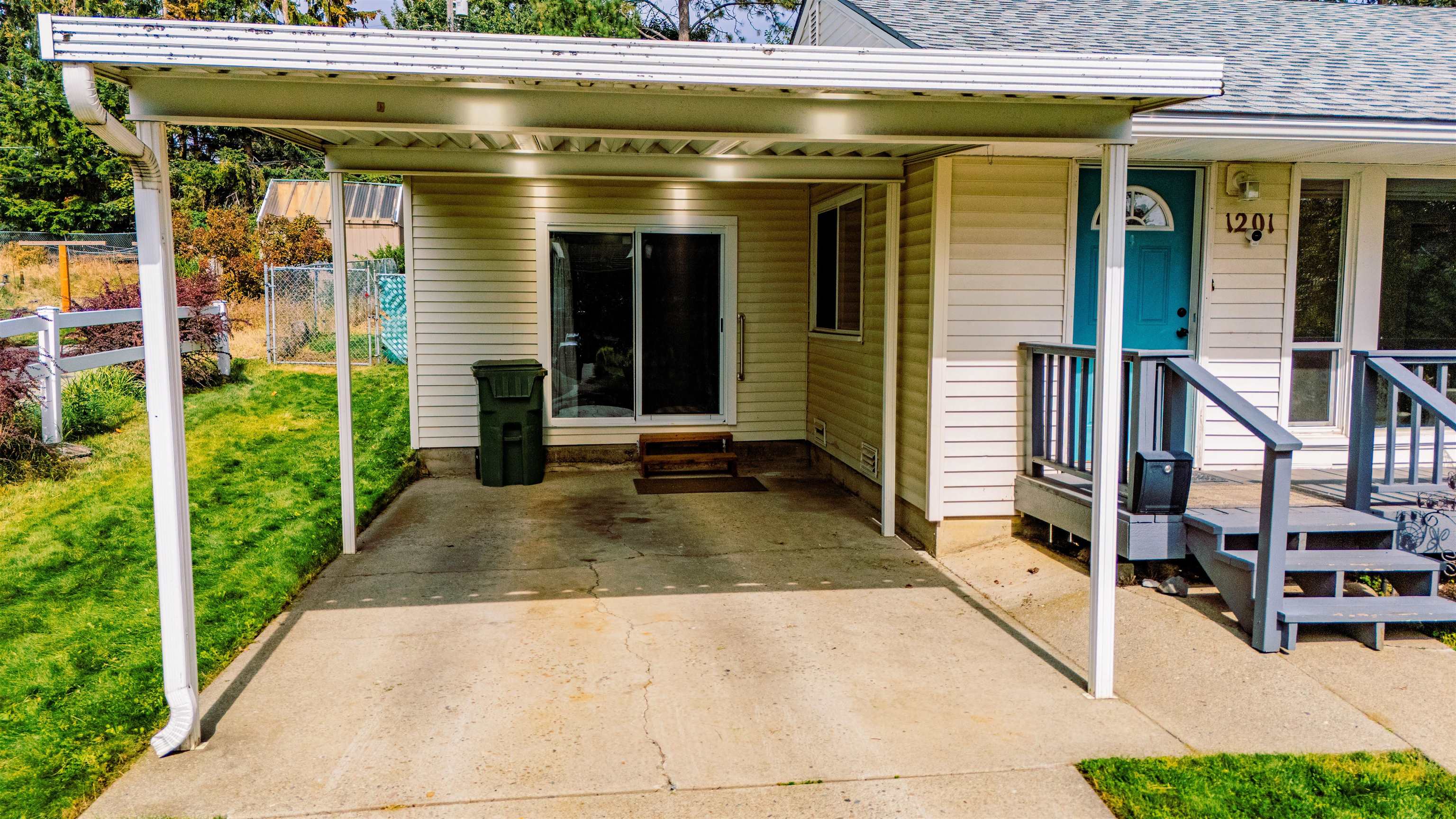 1201 E 36th Ave - Photo 2