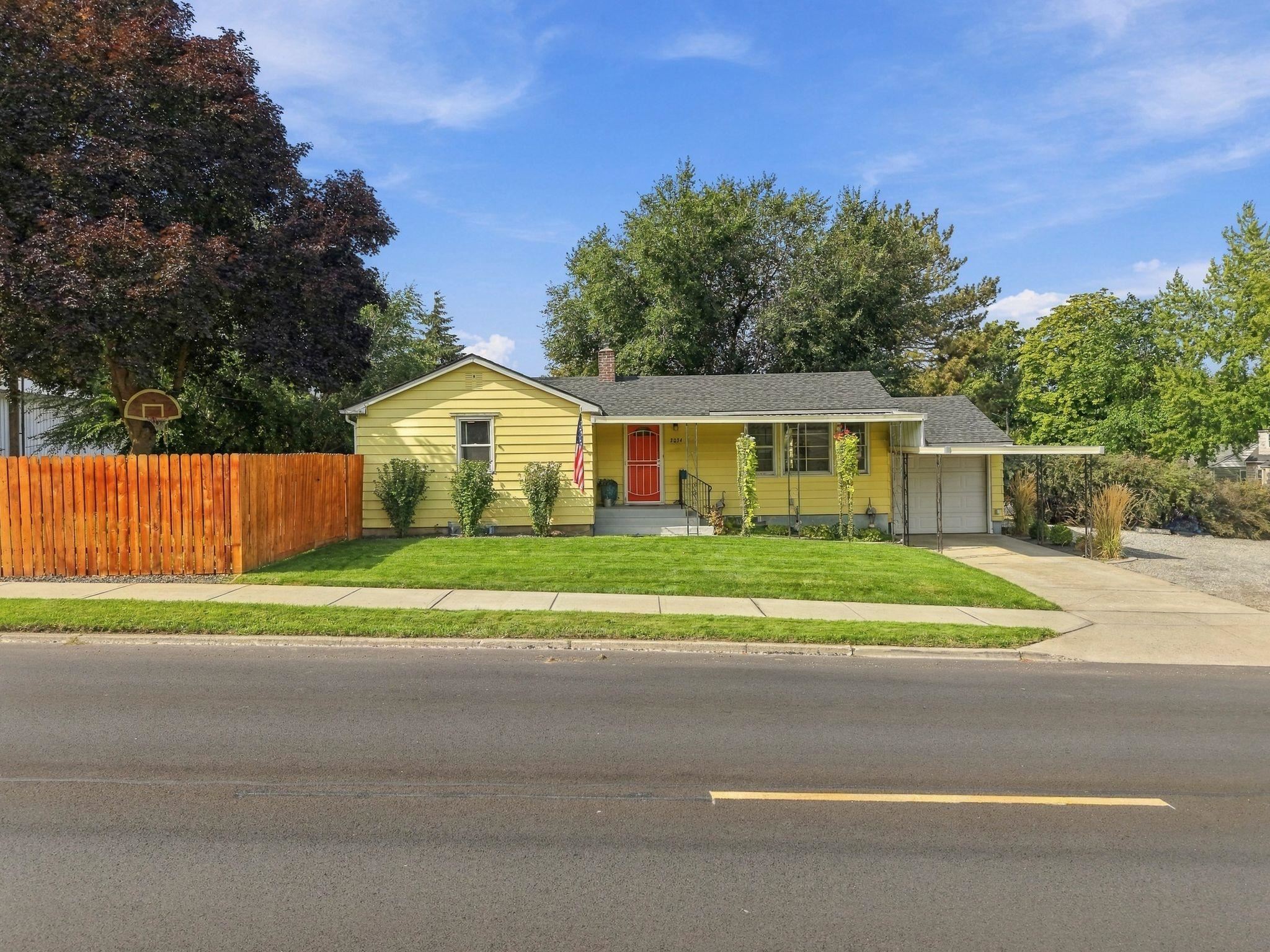 2034 S FREYA St - Photo 2