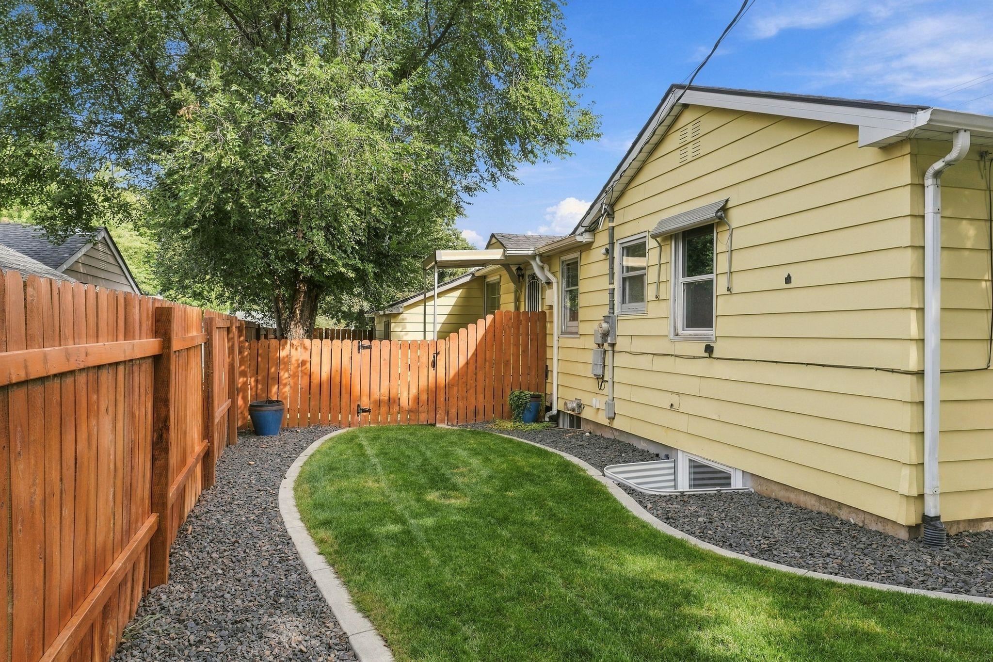 2034 S FREYA St - Photo 32