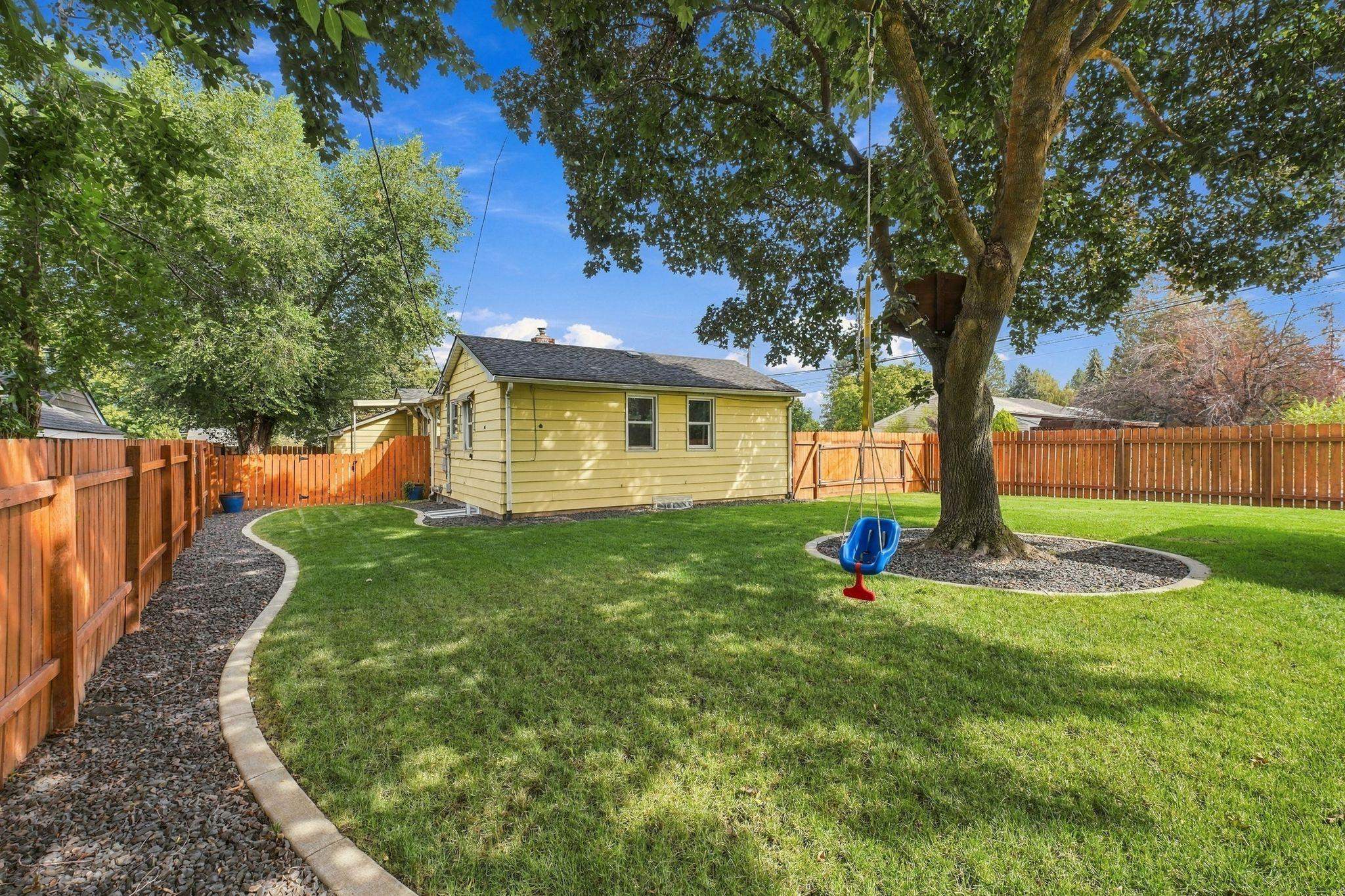 2034 S FREYA St - Photo 37