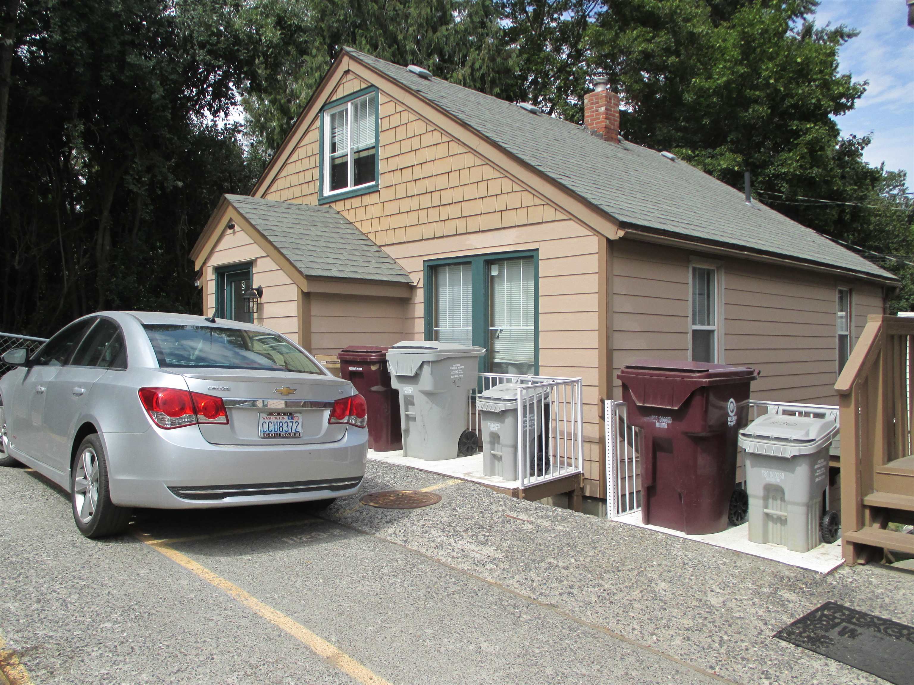 905 NE Lake St - Photo 1