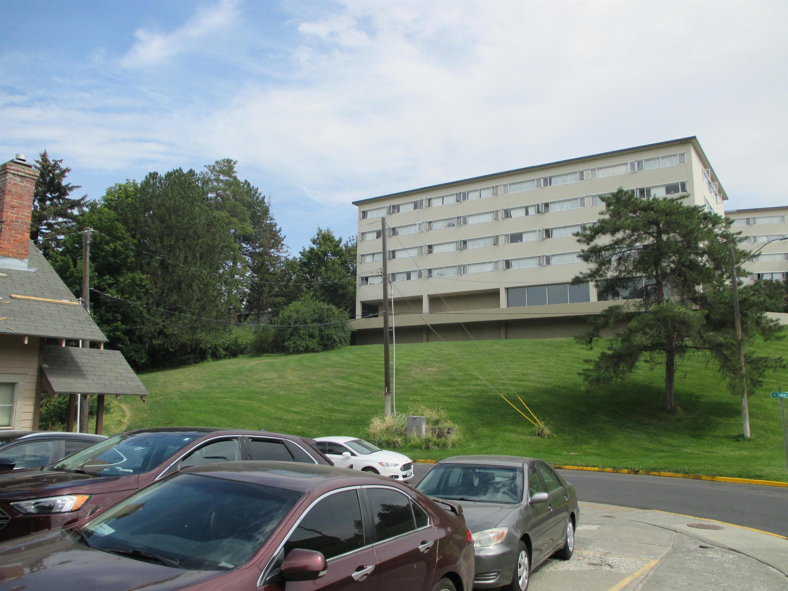 905 NE Lake St - Photo 2