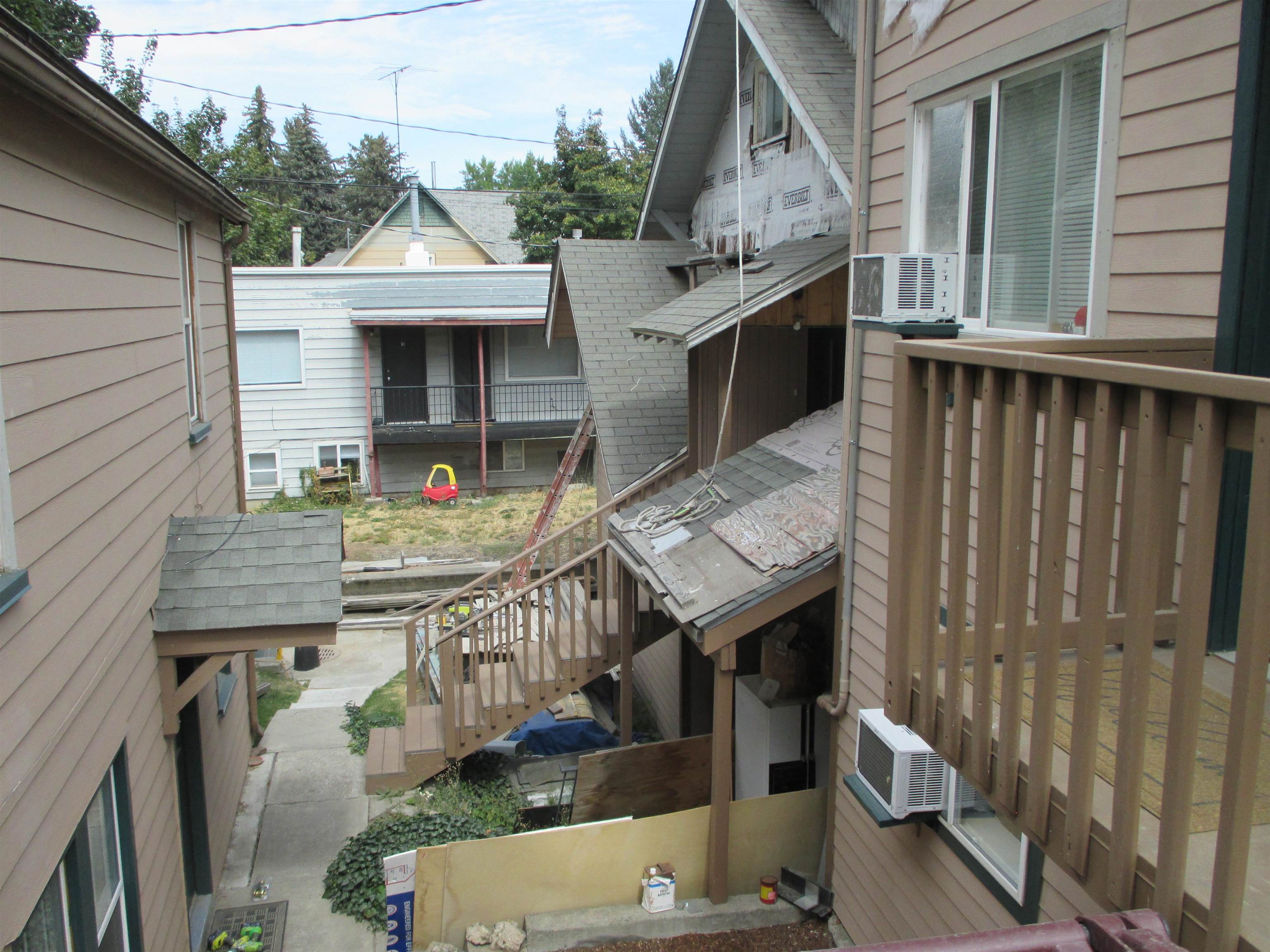 905 NE Lake St - Photo 5
