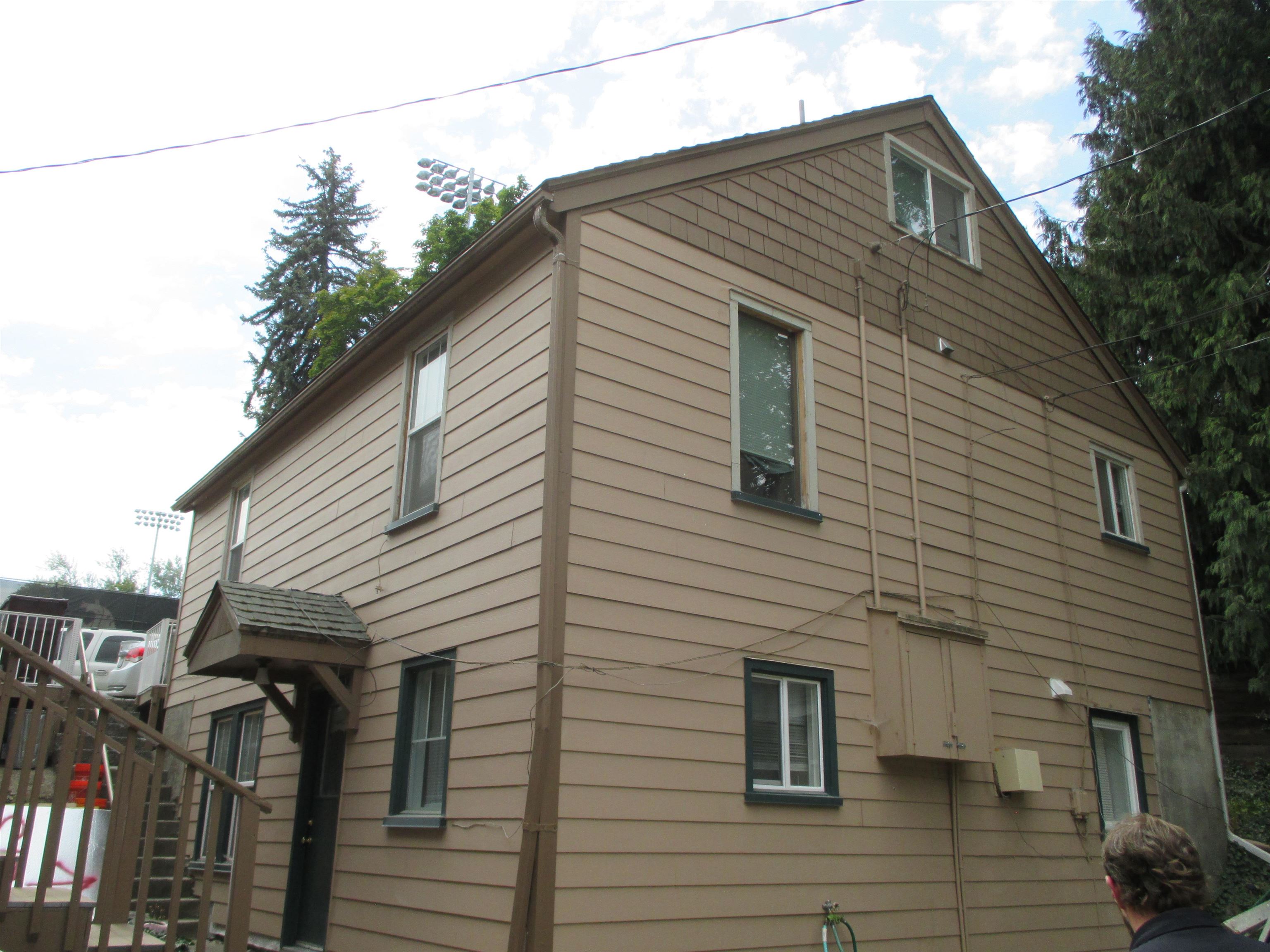 905 NE Lake St - Photo 8