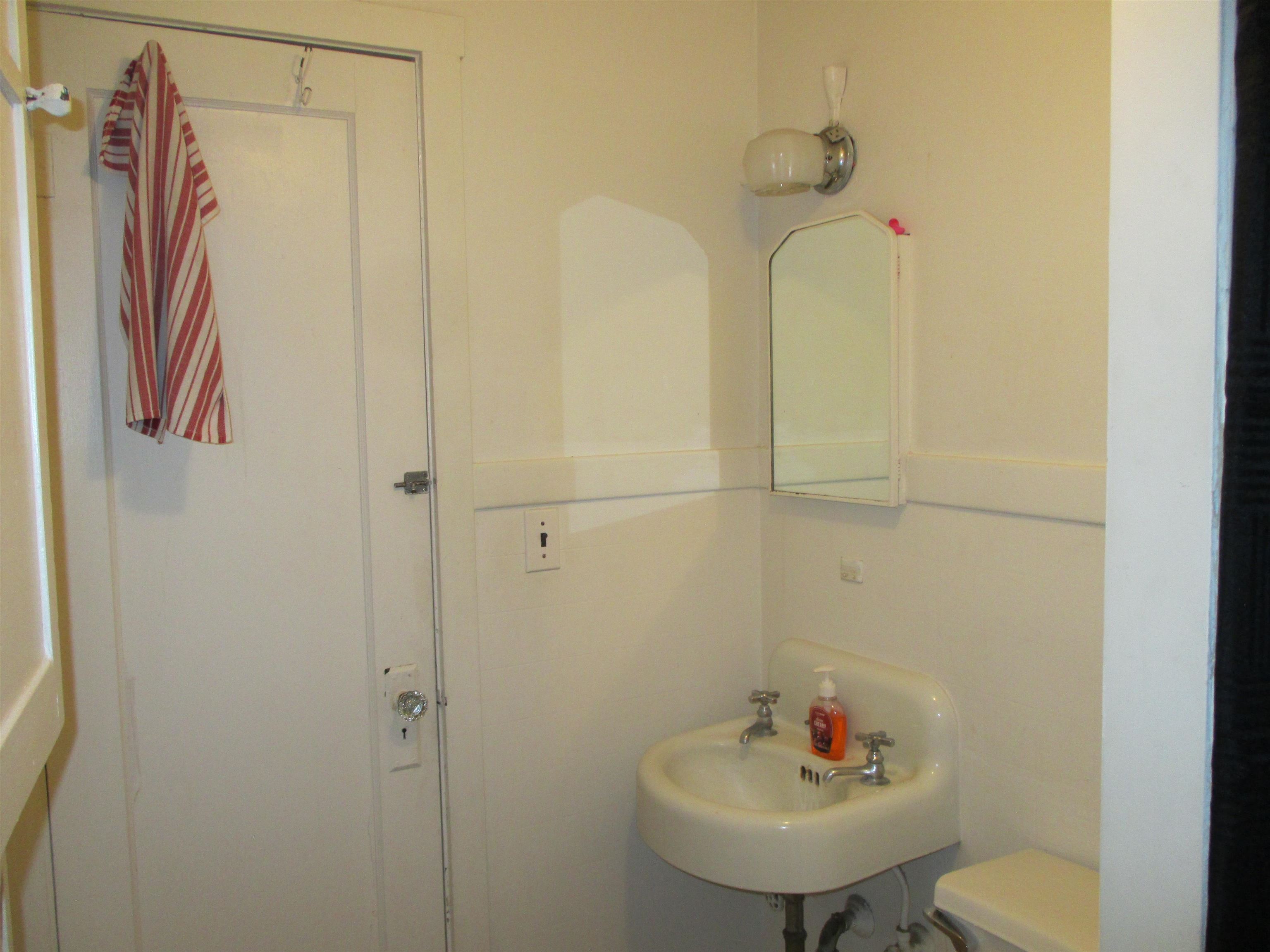 905 NE Lake St - Photo 13