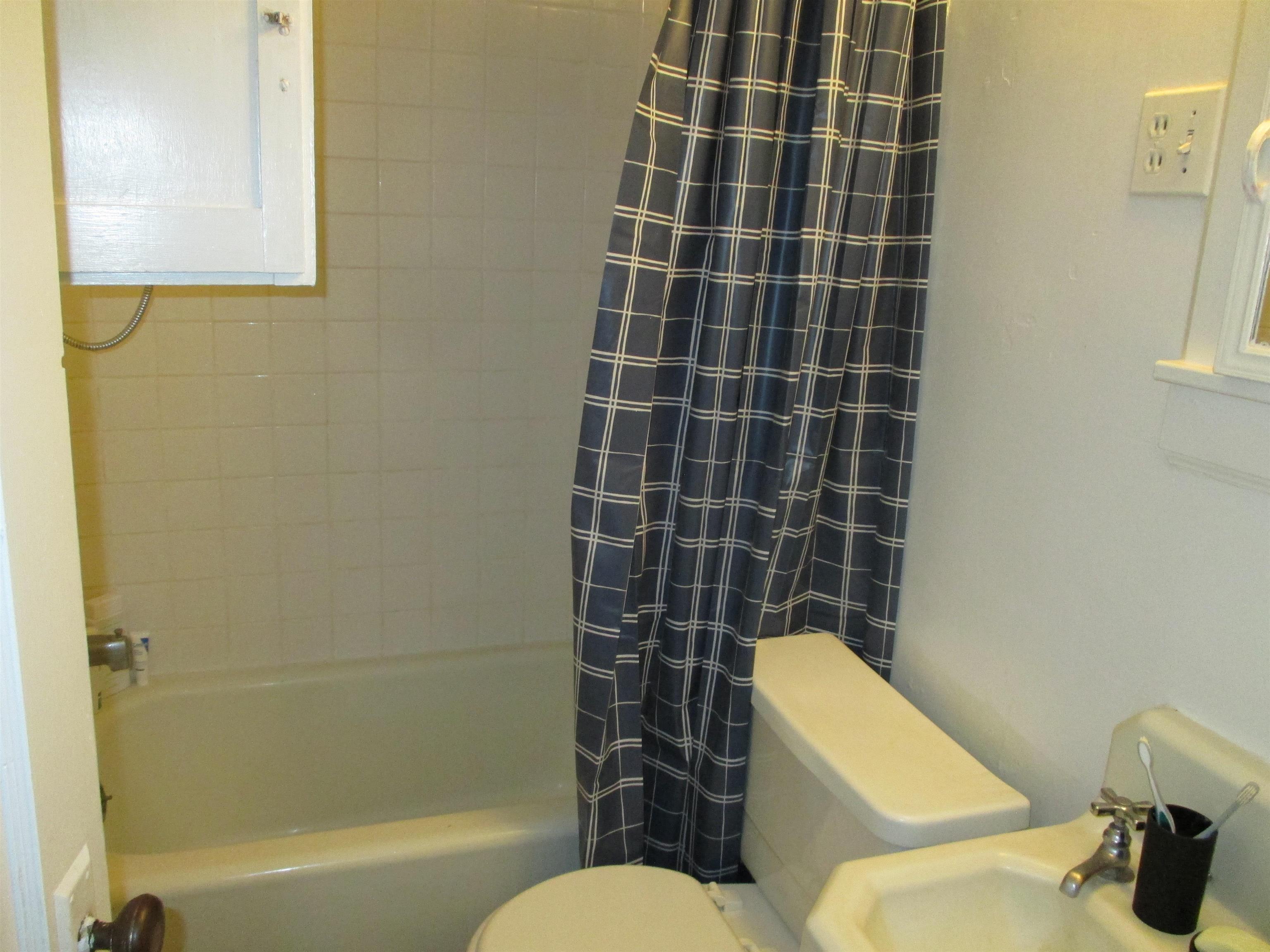 905 NE Lake St - Photo 20