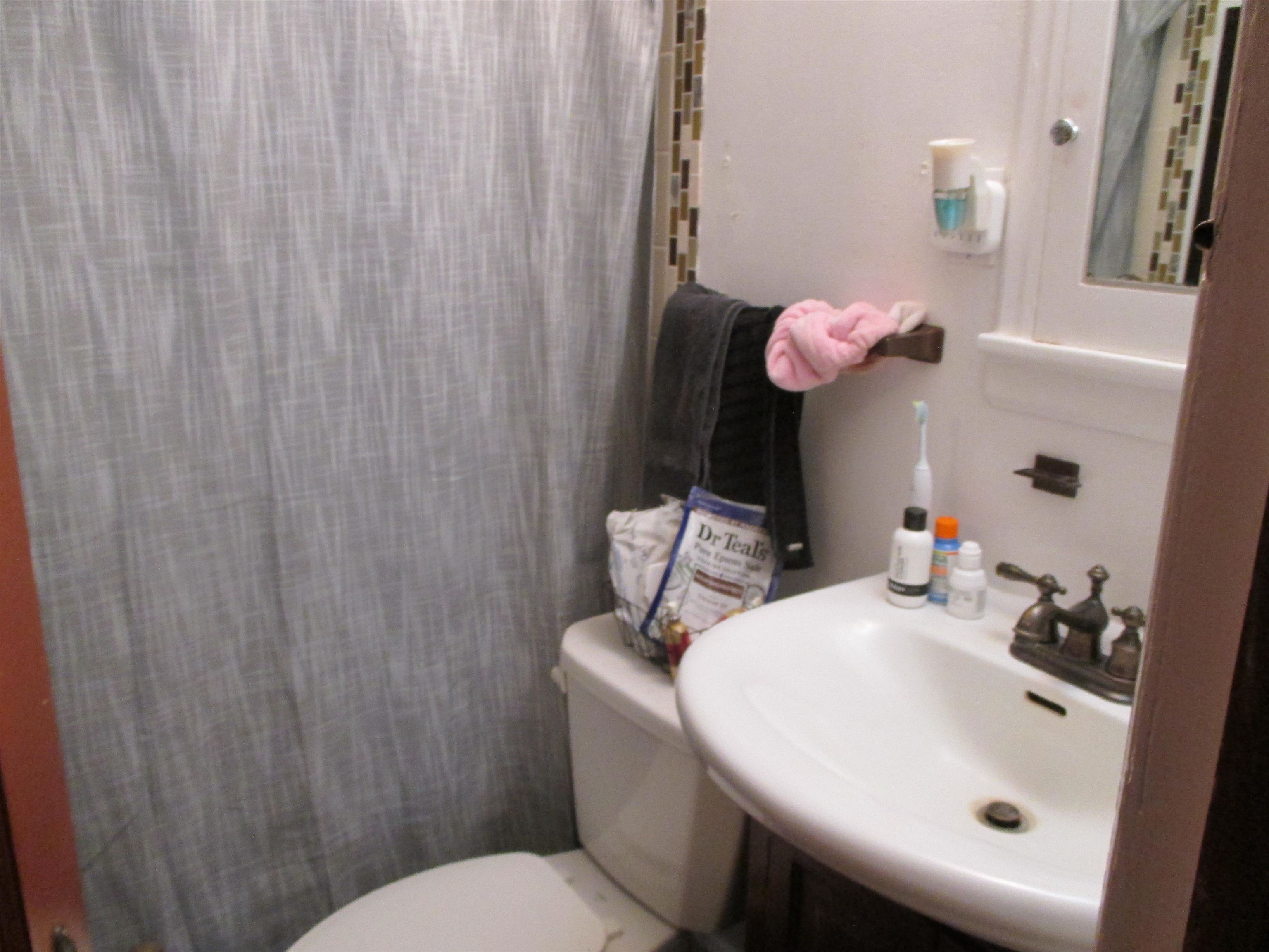 905 NE Lake St - Photo 22