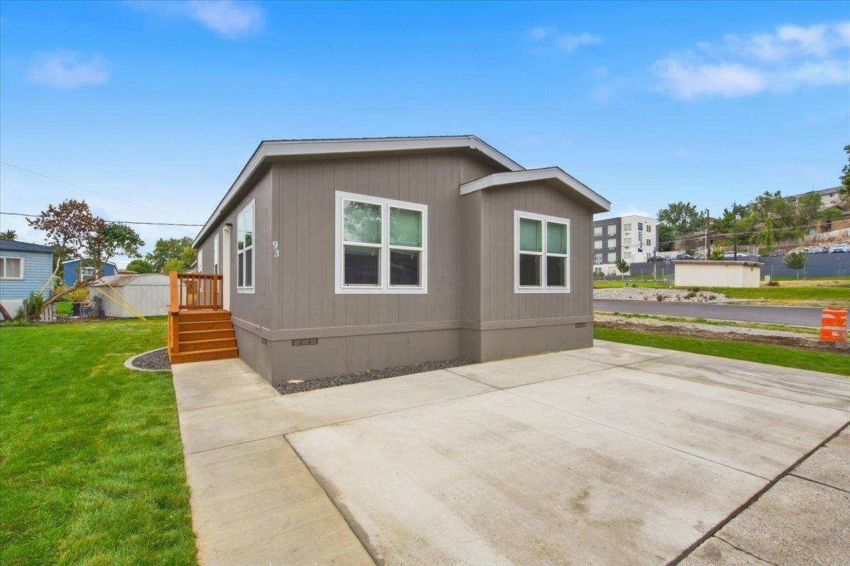 11920 E Mansfield Ave - Photo 3