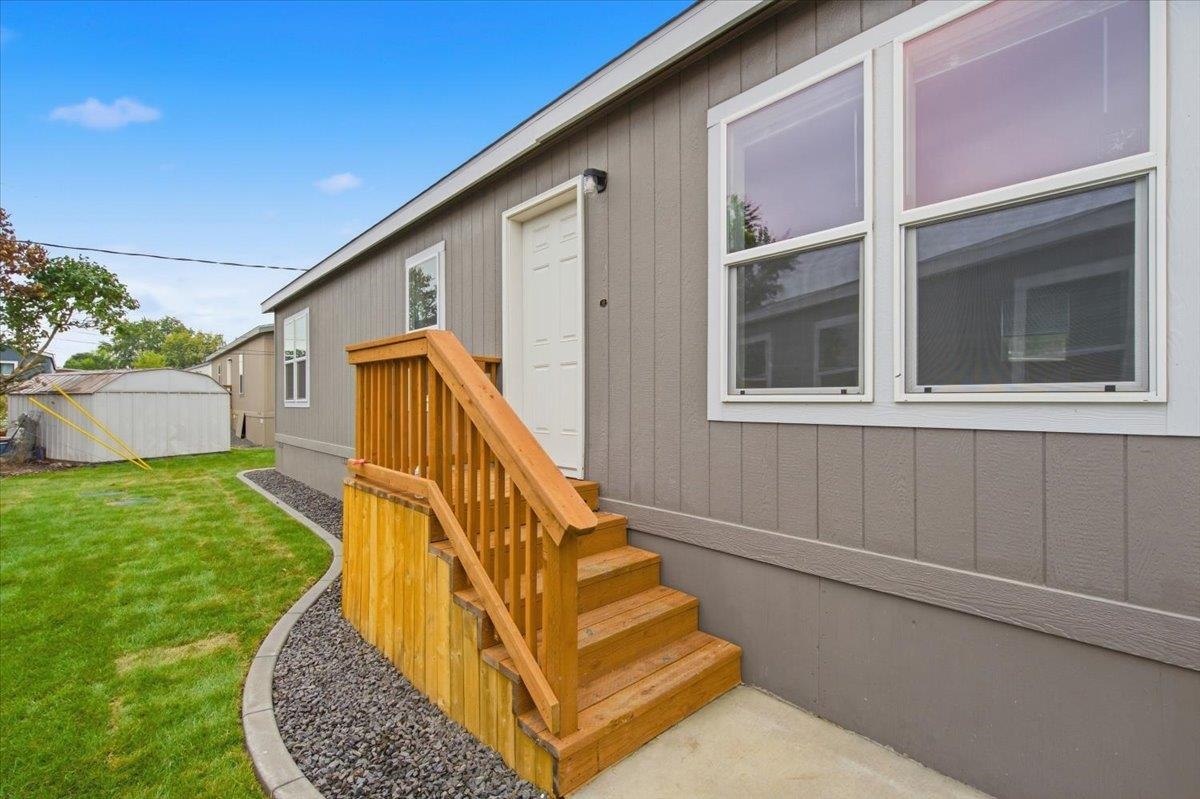 11920 E Mansfield Ave - Photo 1