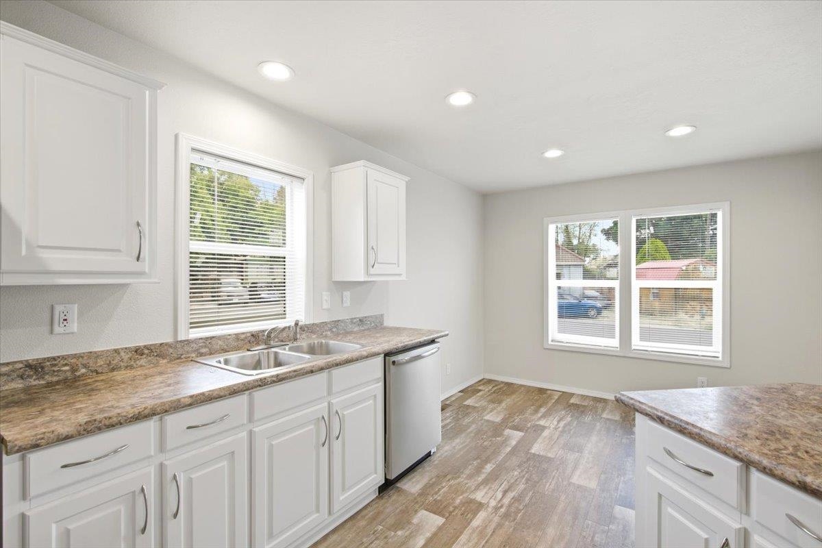 11920 E Mansfield Ave - Photo 9