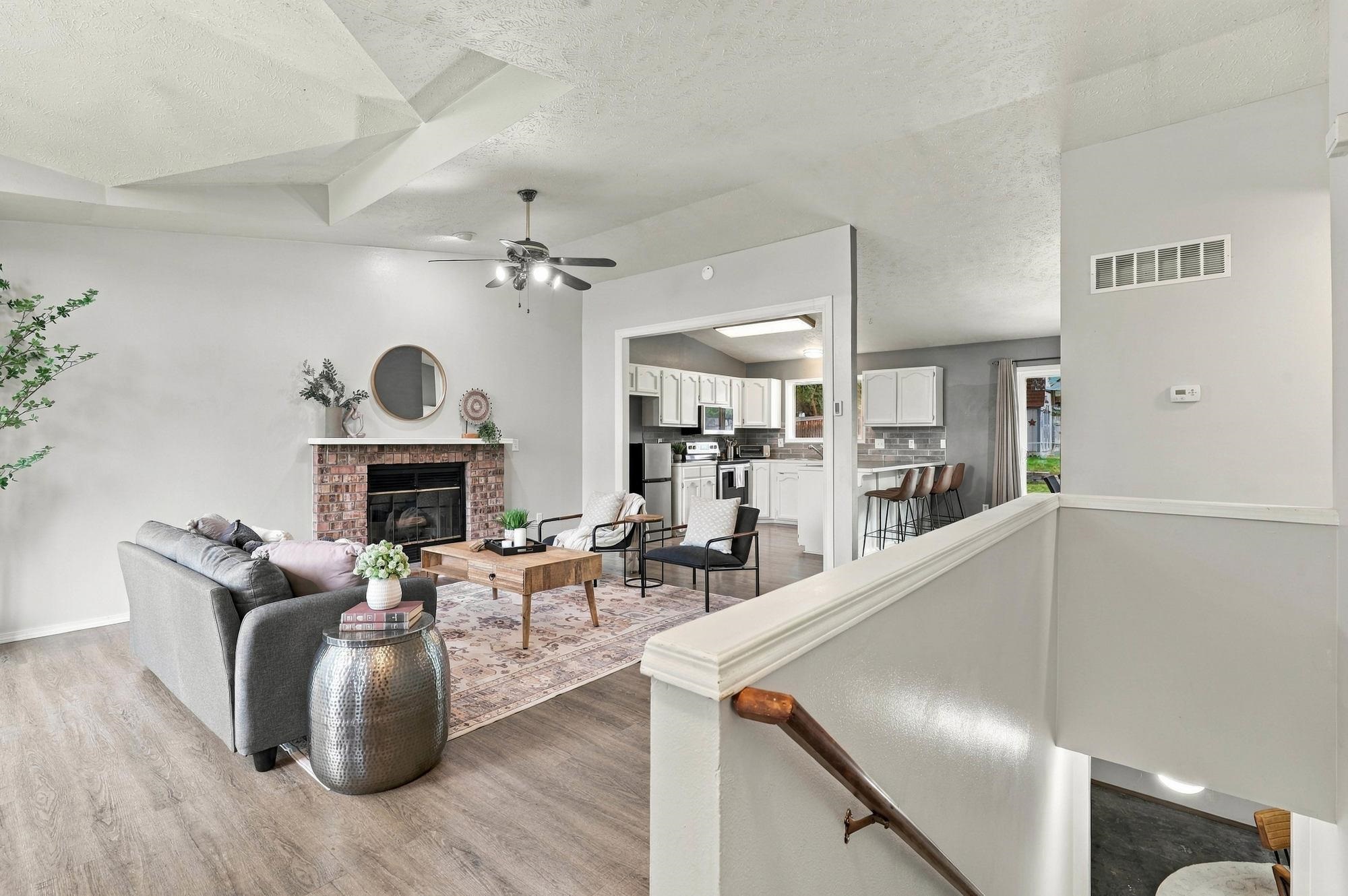 13216 E 12th Ave - Photo 2