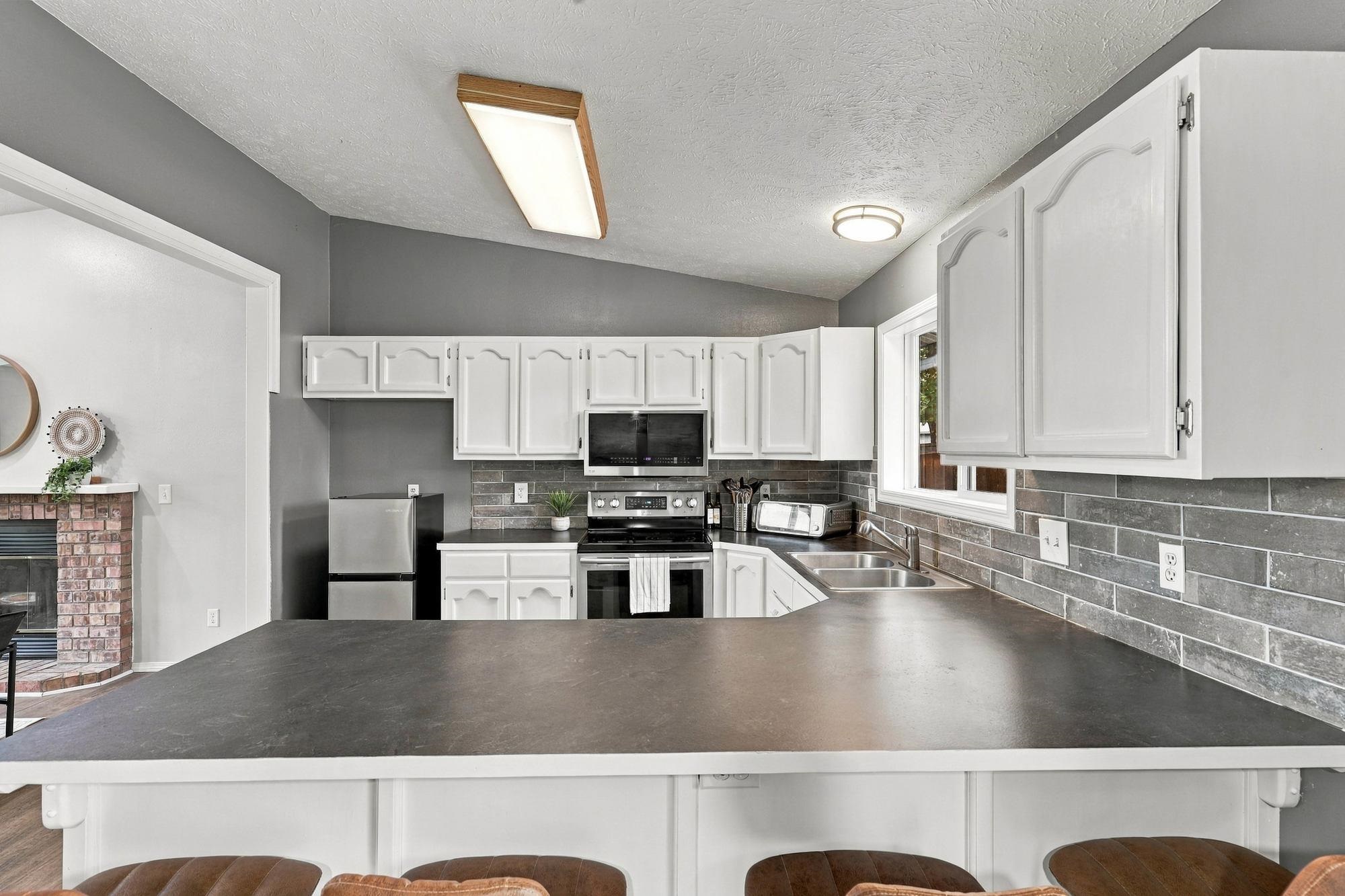 13216 E 12th Ave - Photo 8