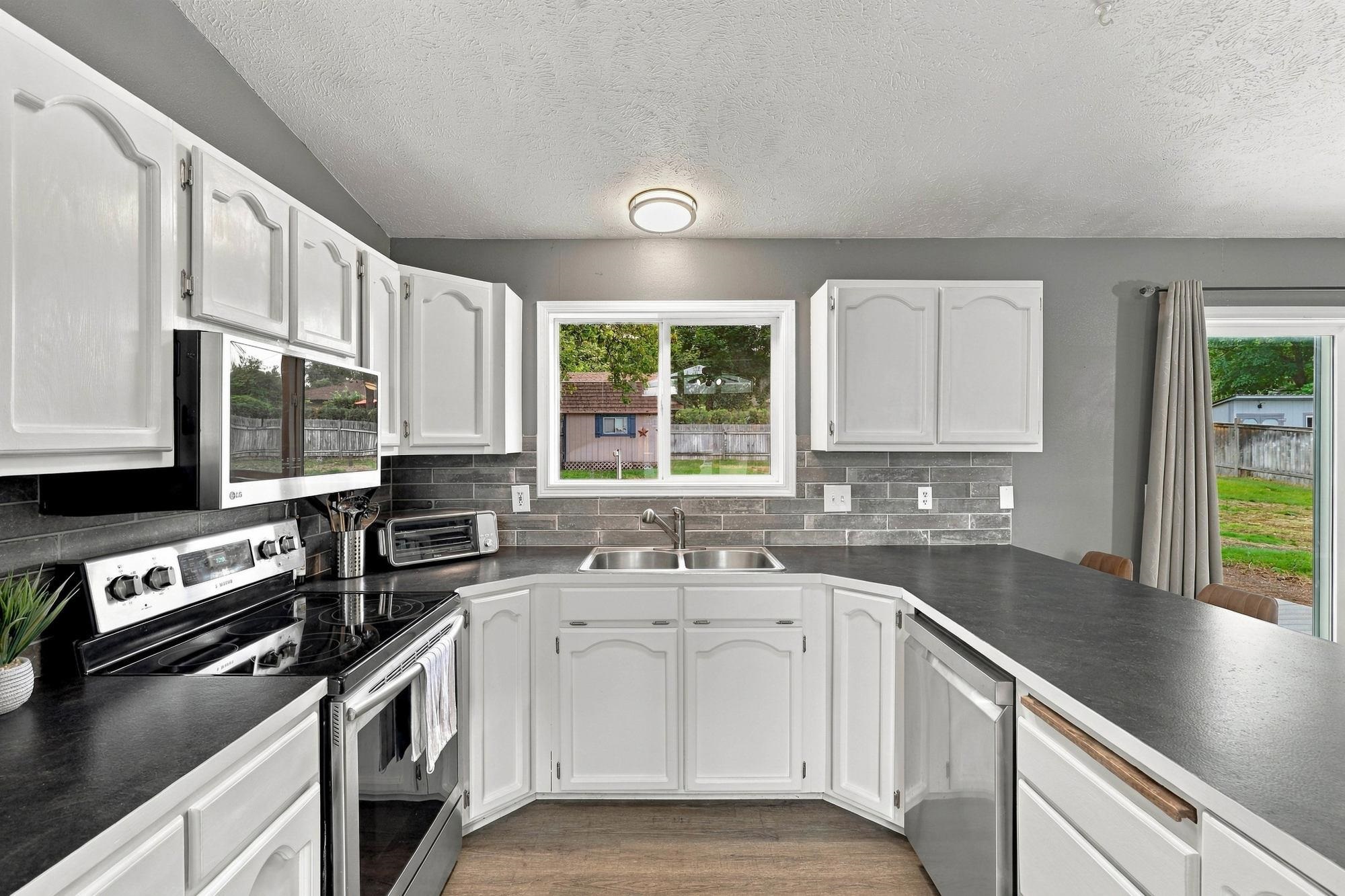 13216 E 12th Ave - Photo 9