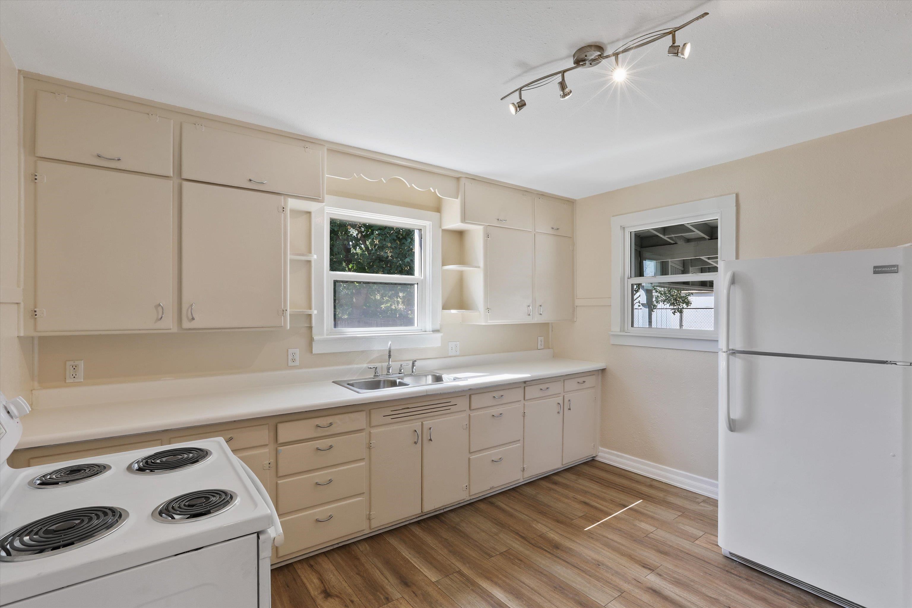 407 E Dalton Ave - Photo 8