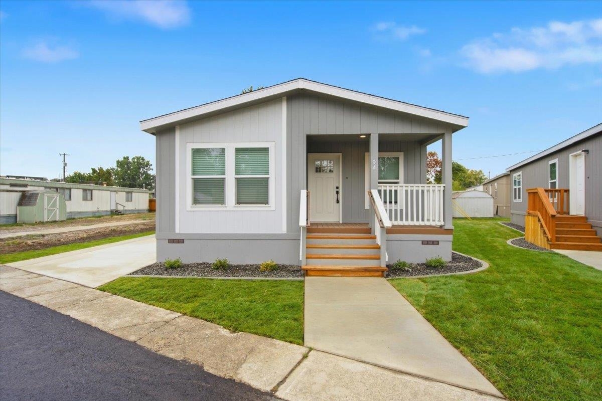 11920 E Mansfield Ave - Photo 1
