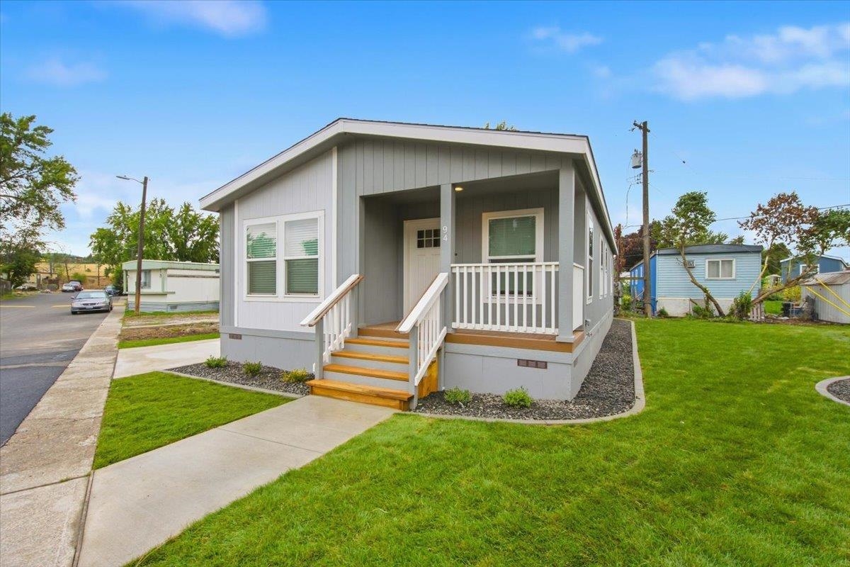 11920 E Mansfield Ave - Photo 2