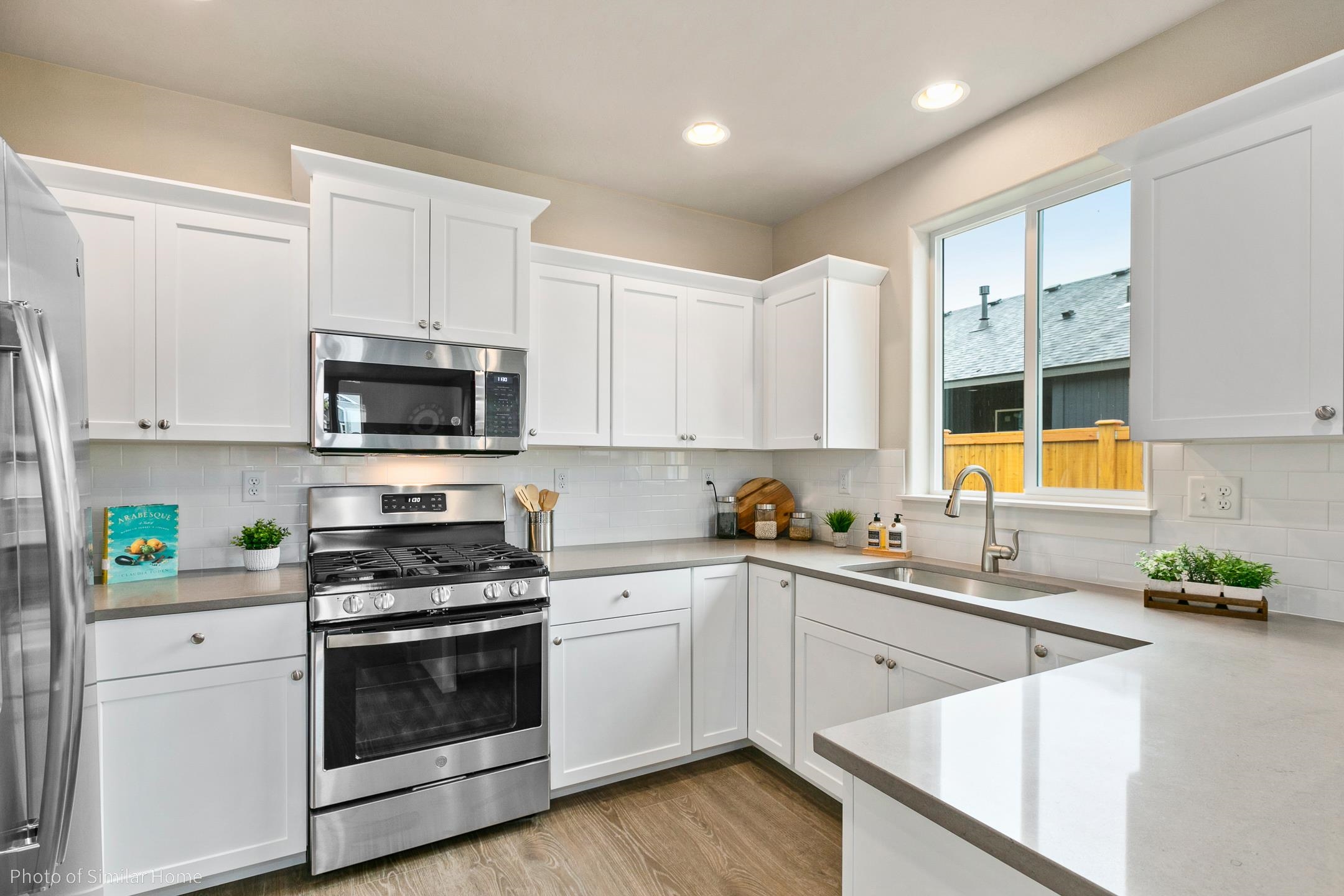 8721 N Hemlock St - Photo 3