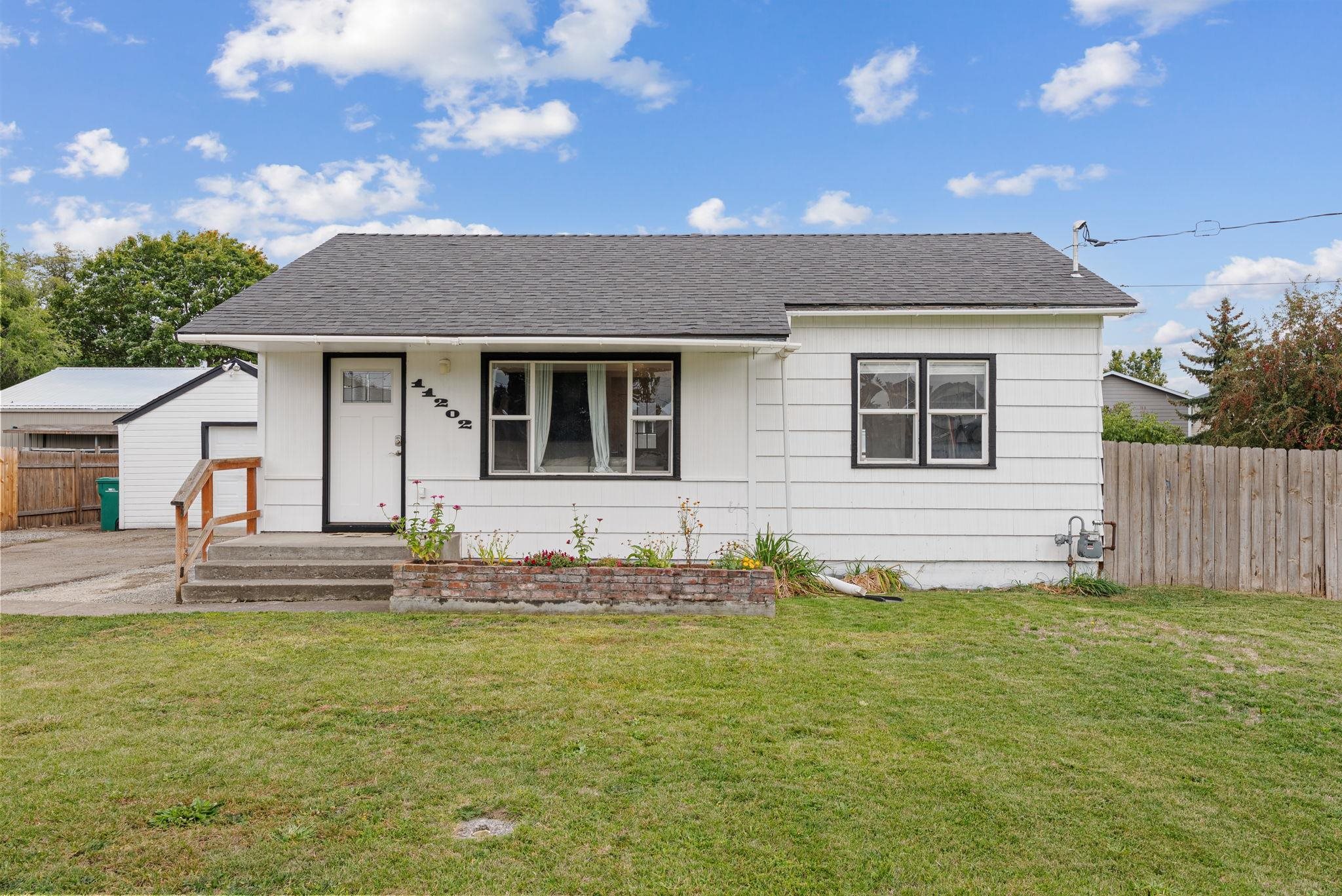 11202 E Broadway Ave - Photo 1