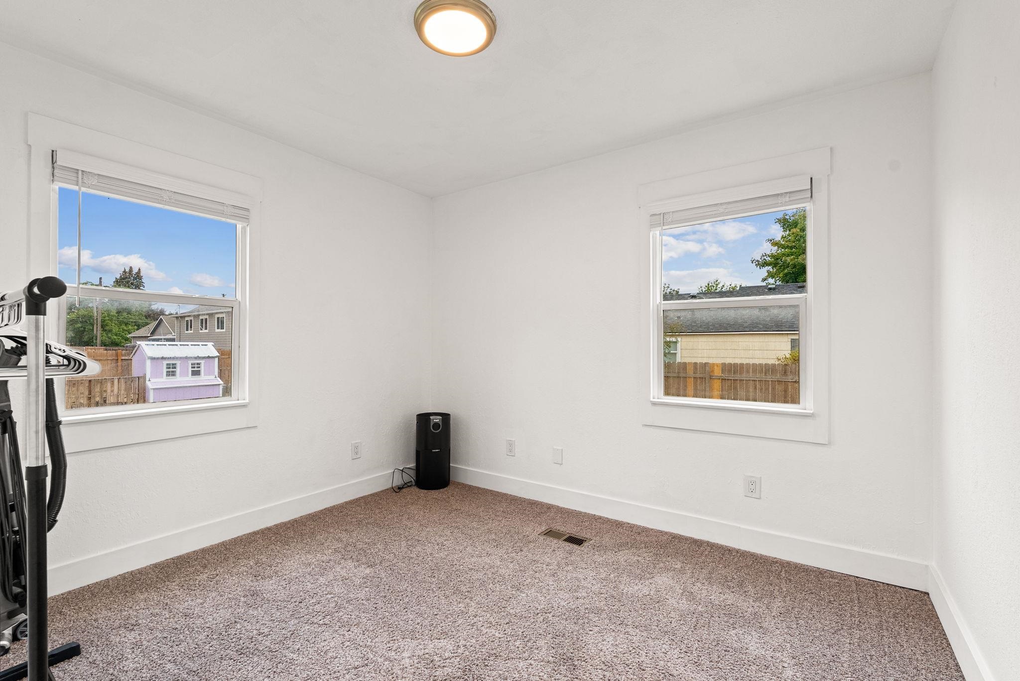11202 E Broadway Ave - Photo 16