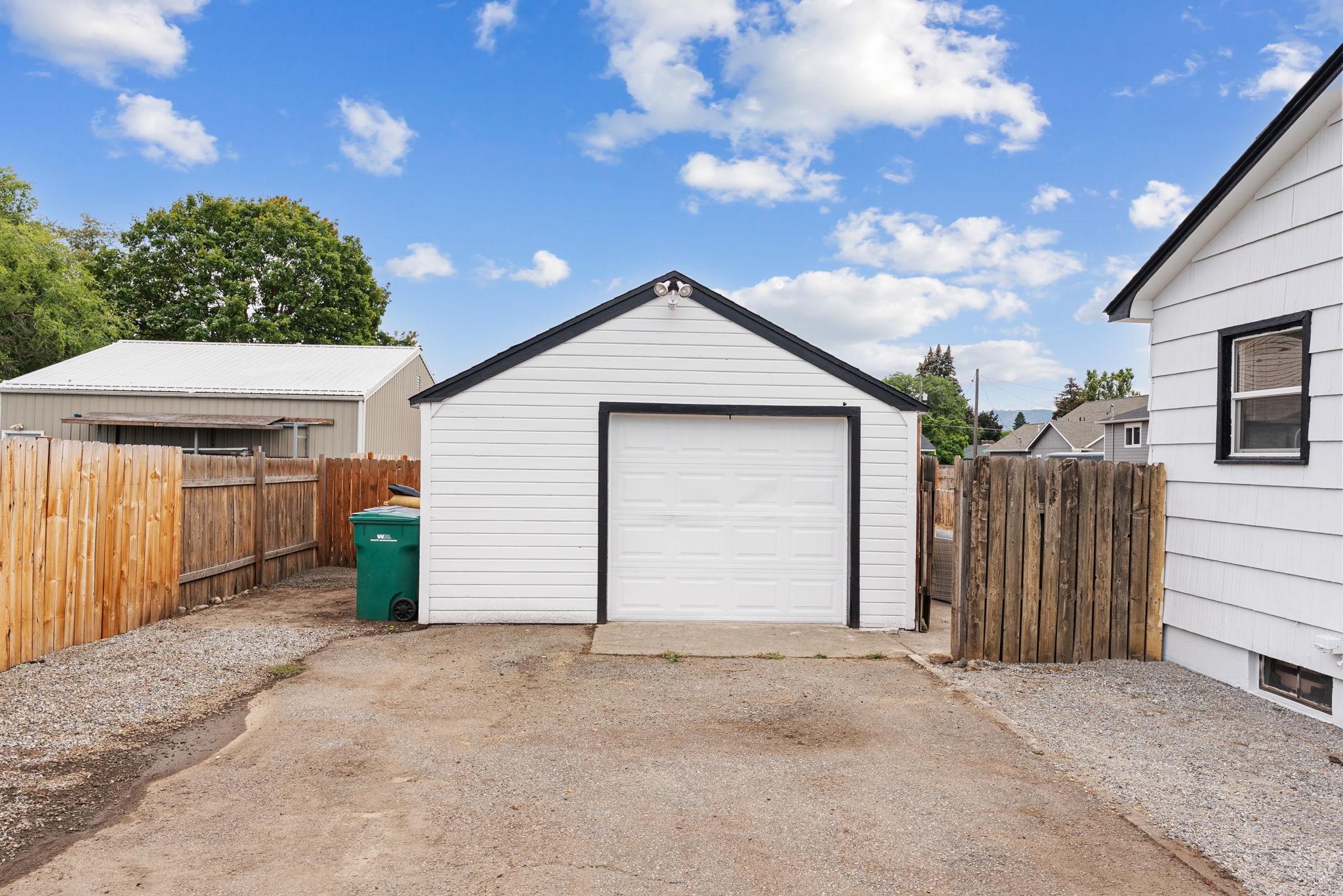 11202 E Broadway Ave - Photo 31