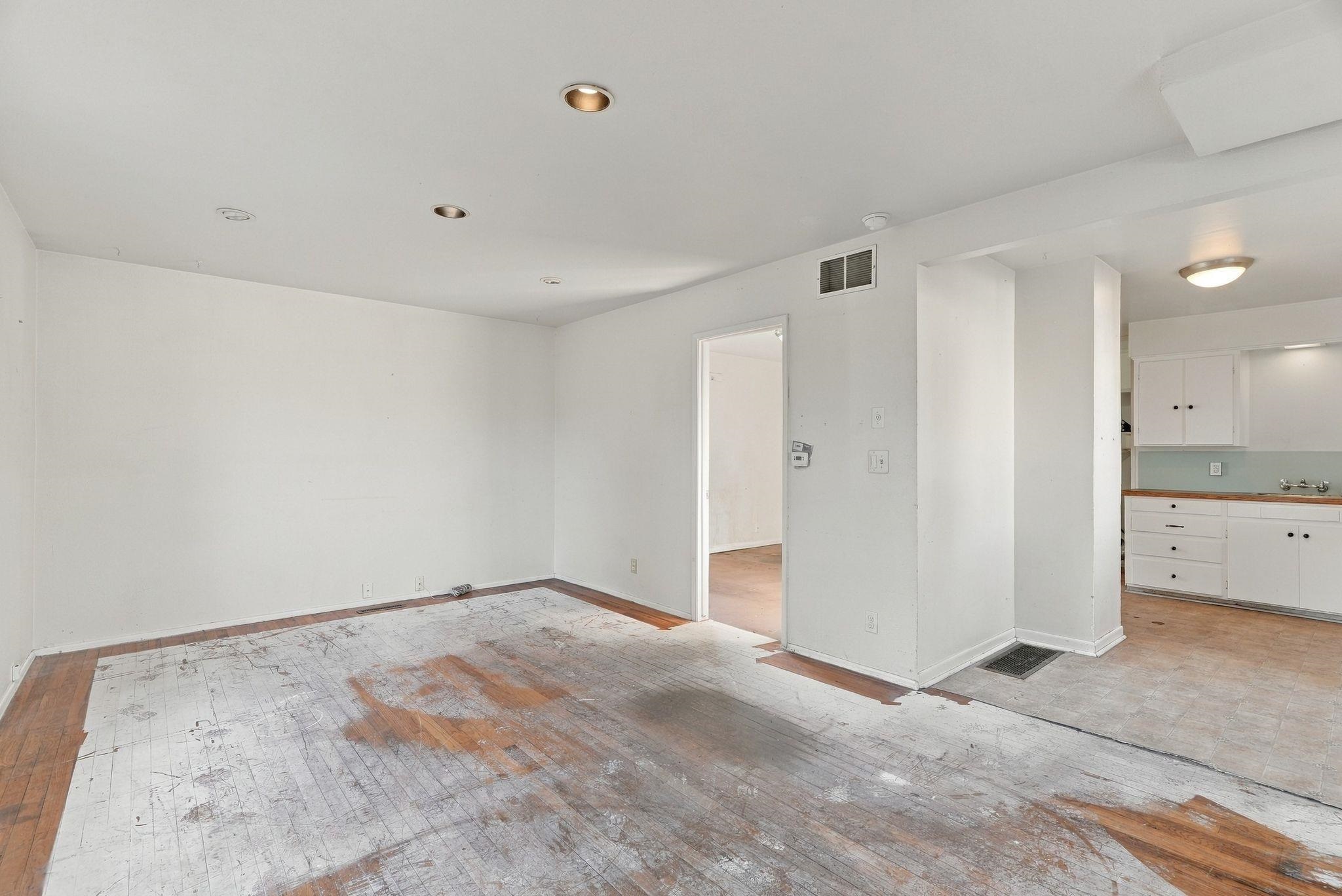 1620 E Ostrander Ave - Photo 2