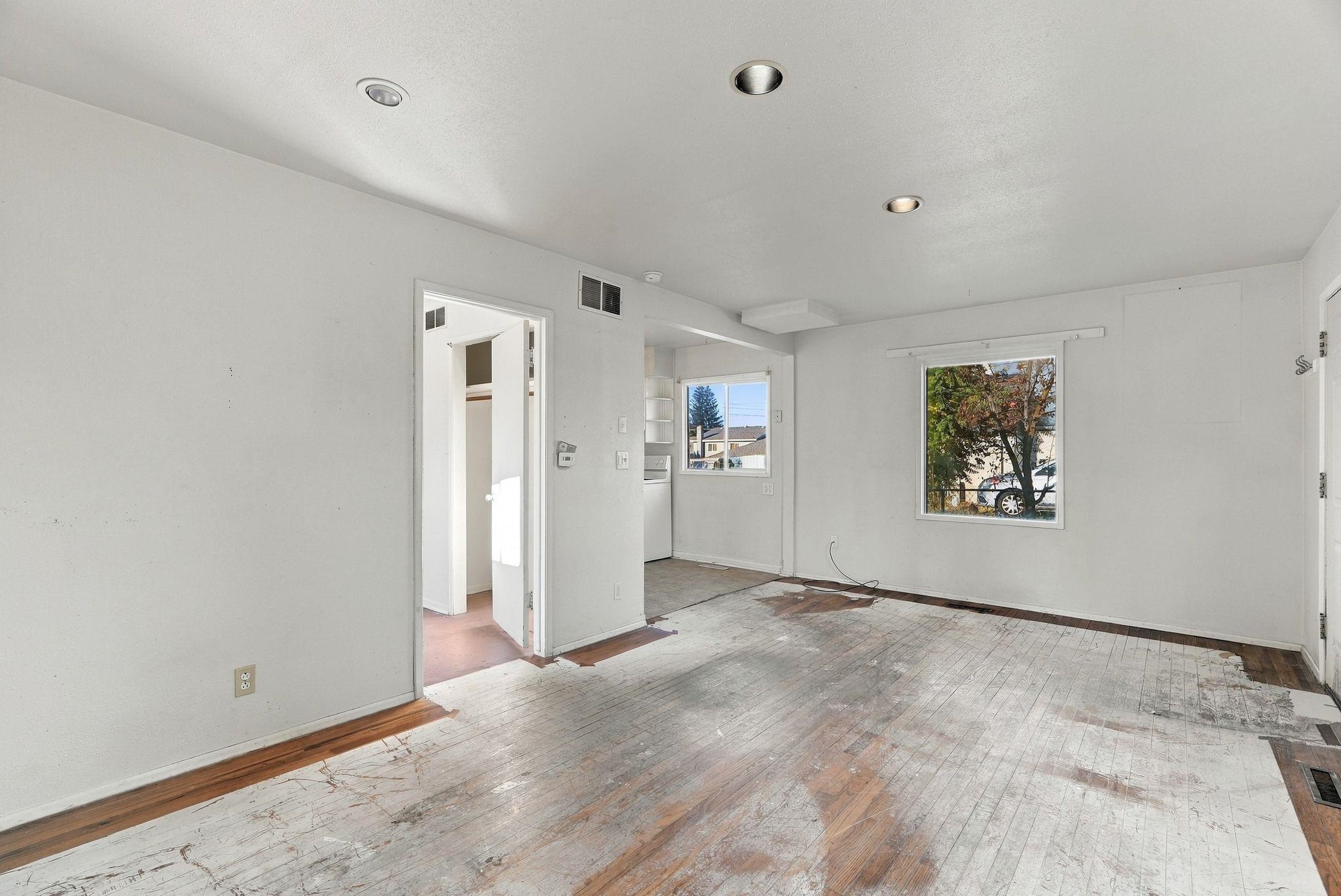1620 E Ostrander Ave - Photo 3
