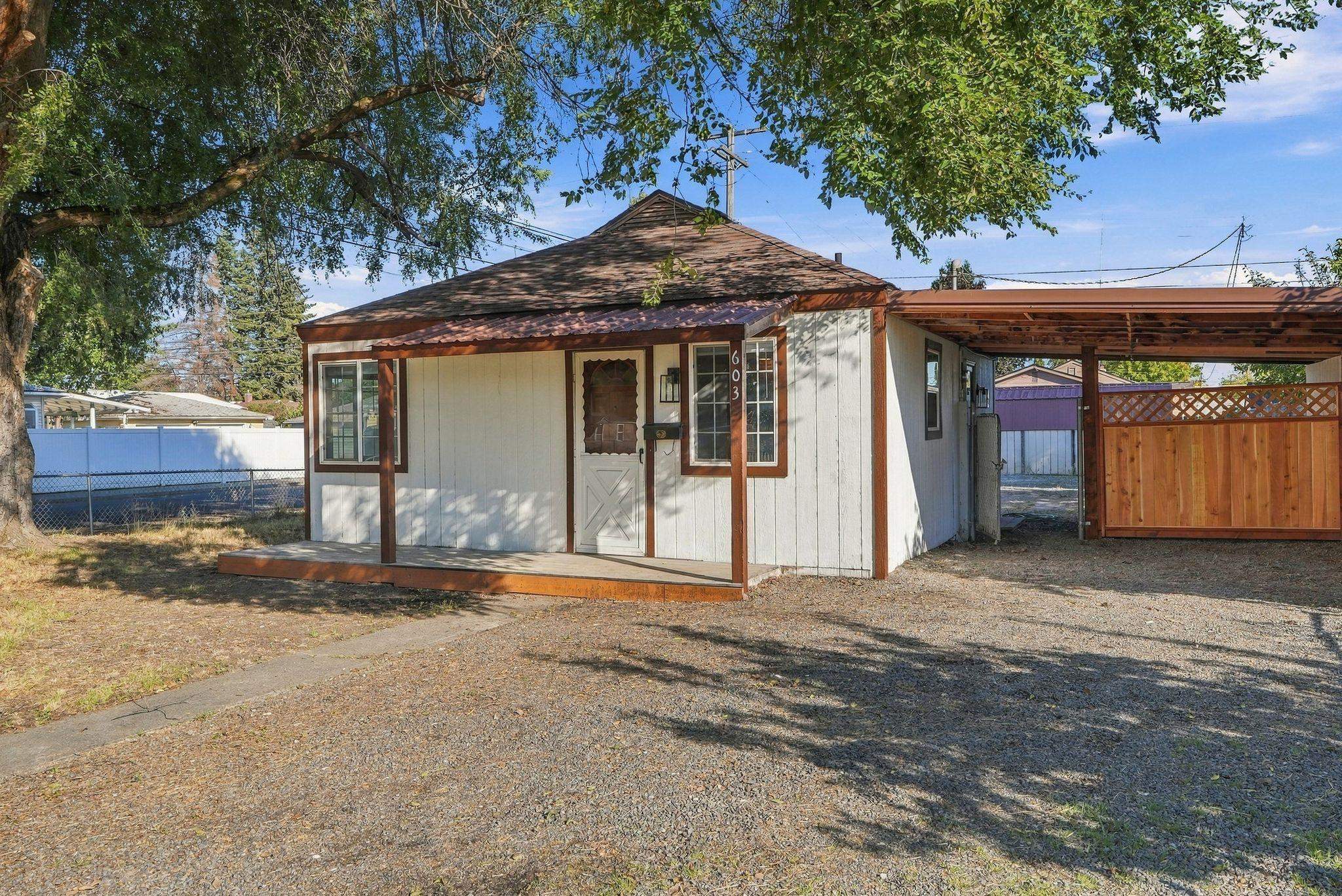 603 E Sanson Ave - Photo 1