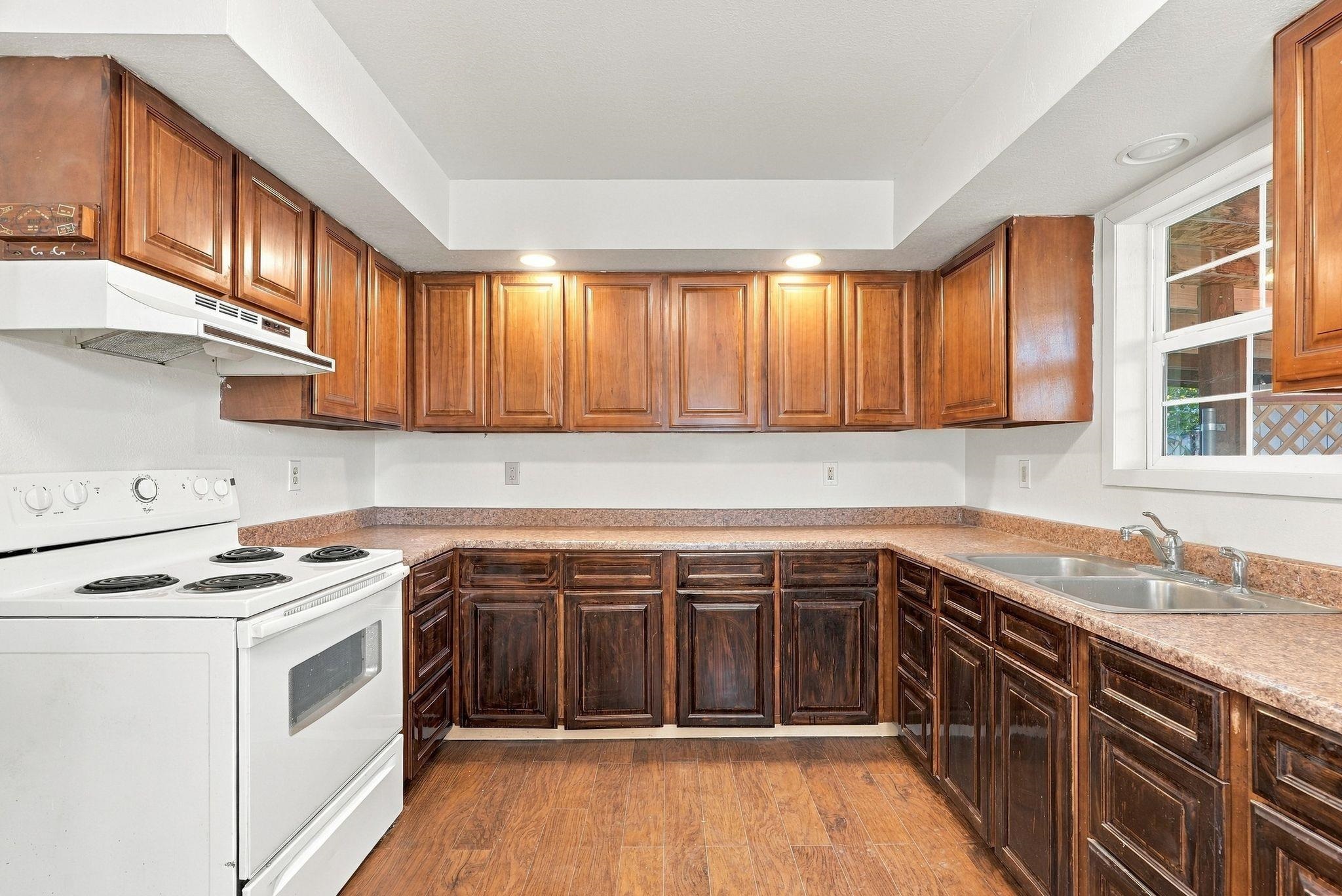 603 E Sanson Ave - Photo 2