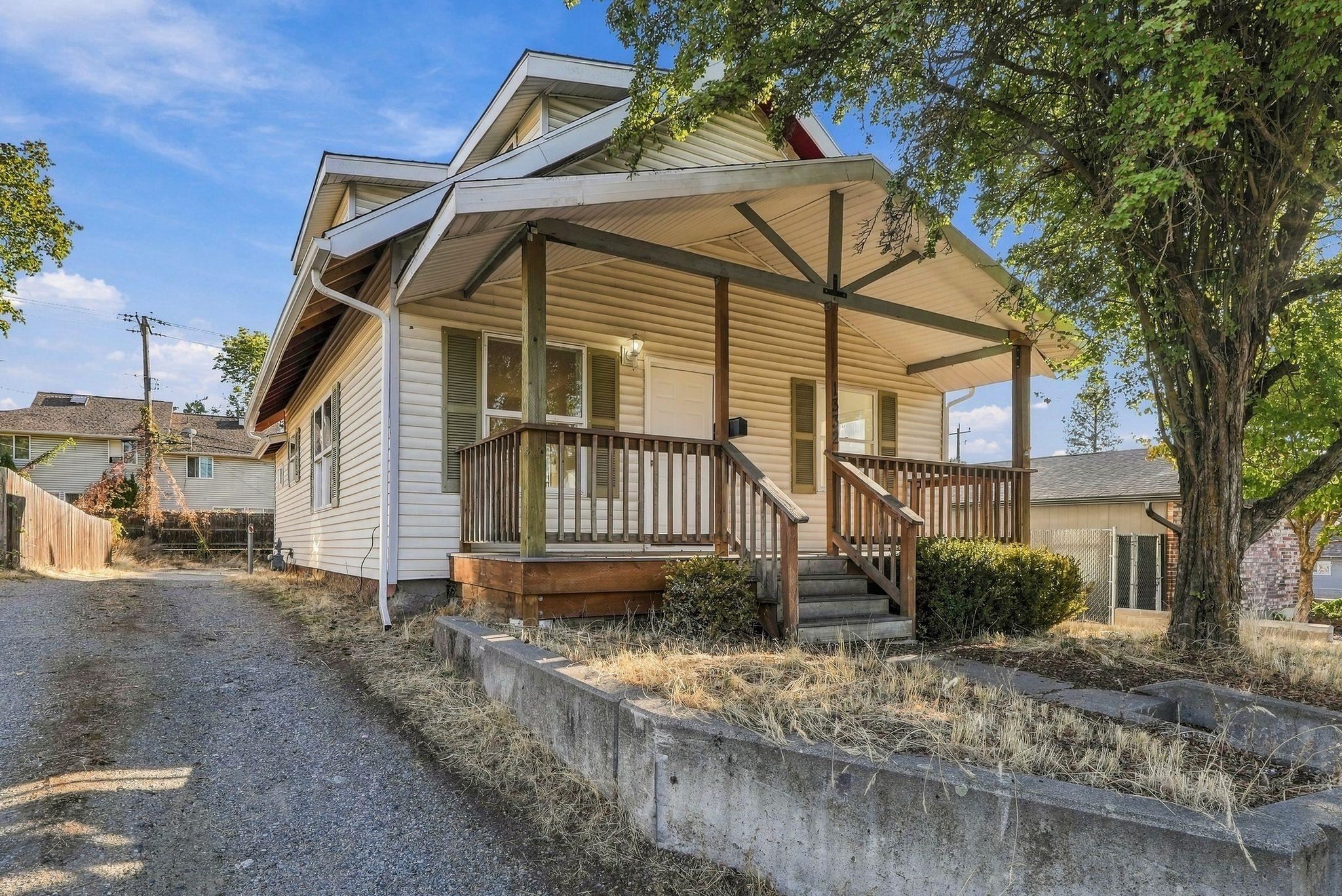 1332 E 29th Ave - Photo 1
