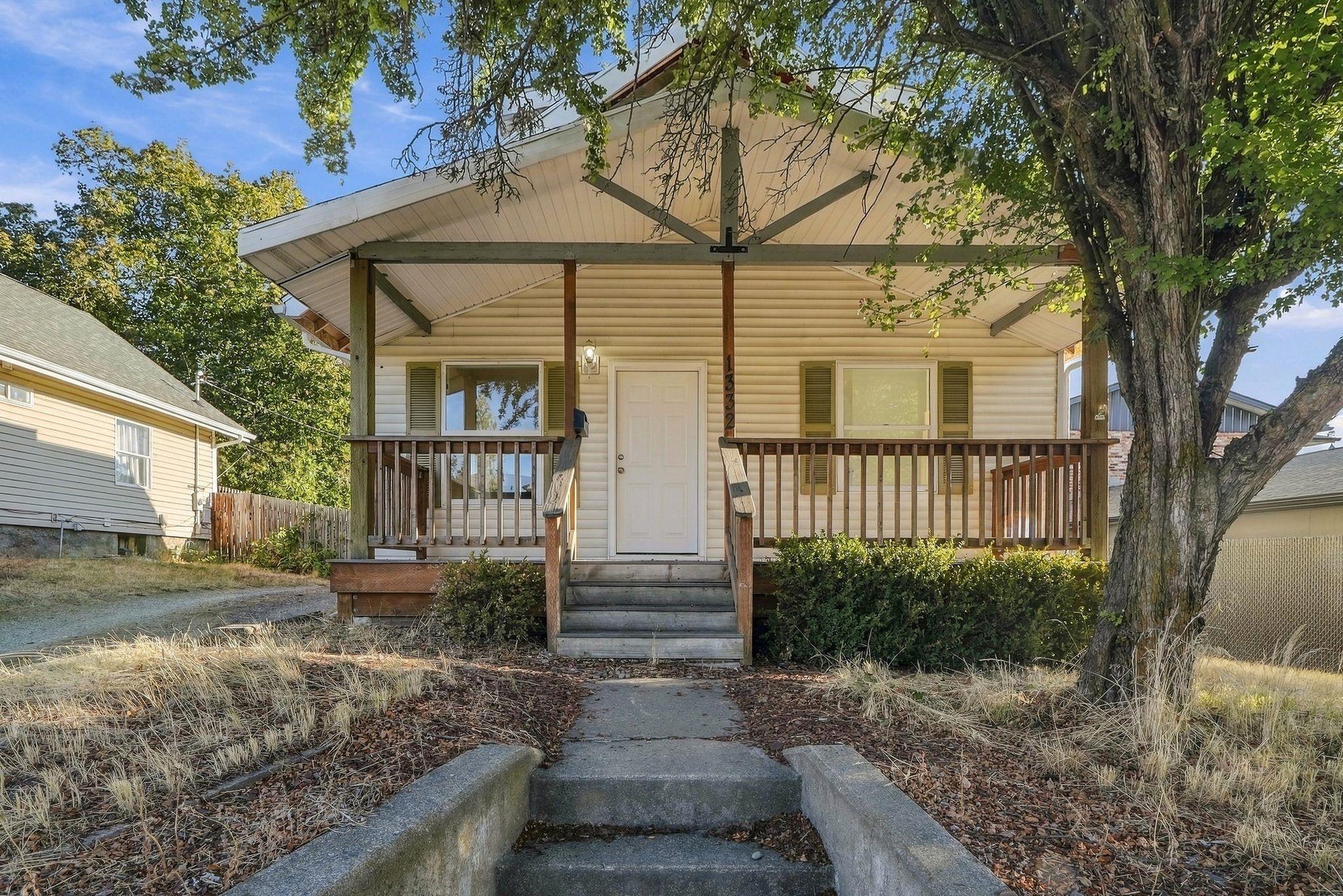 1332 E 29th Ave - Photo 2