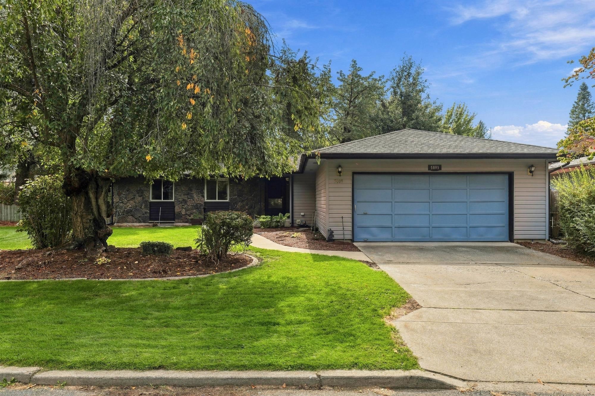 5009 W Navaho Ave - Photo 1