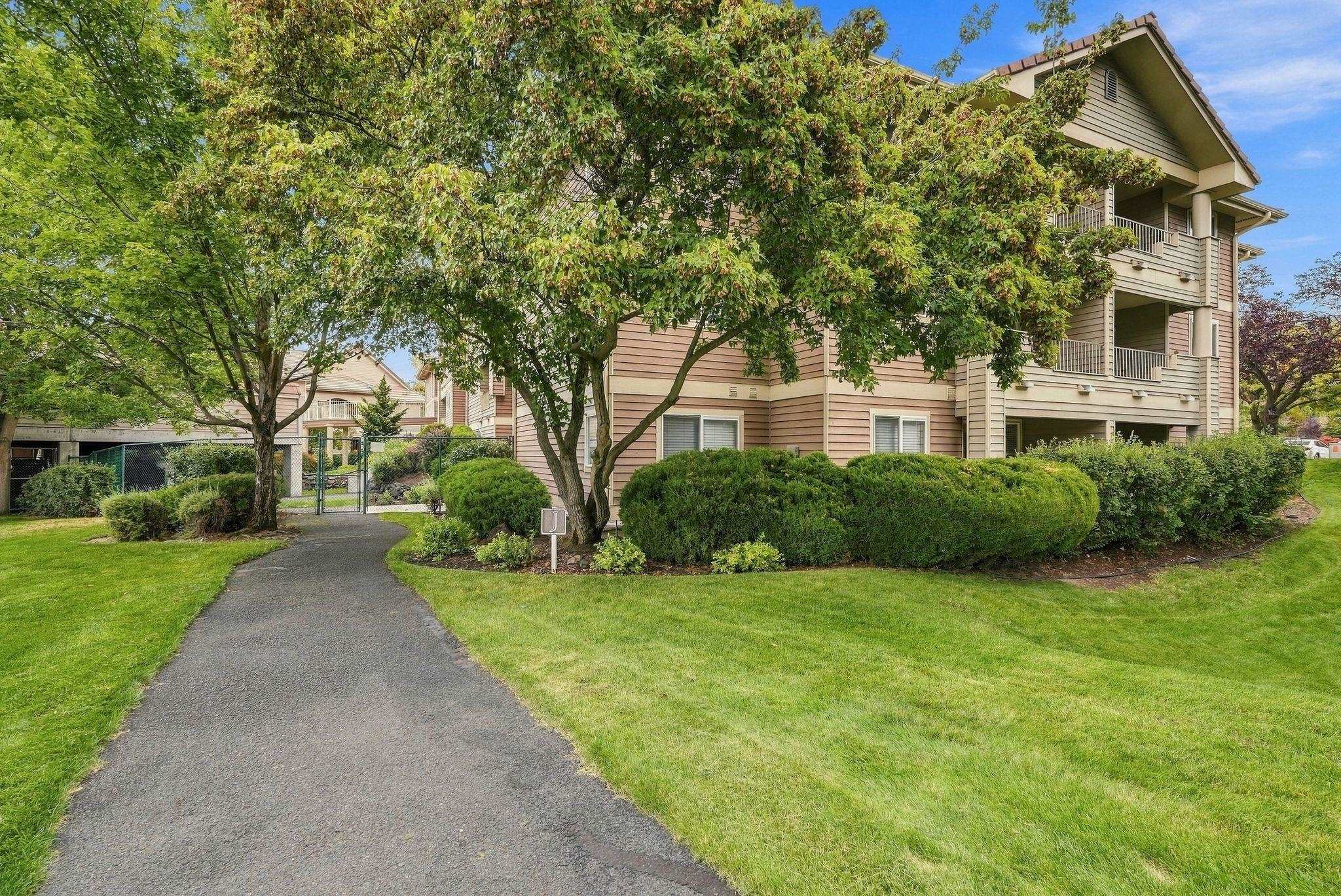 639 N Riverpoint Blvd - Photo 1