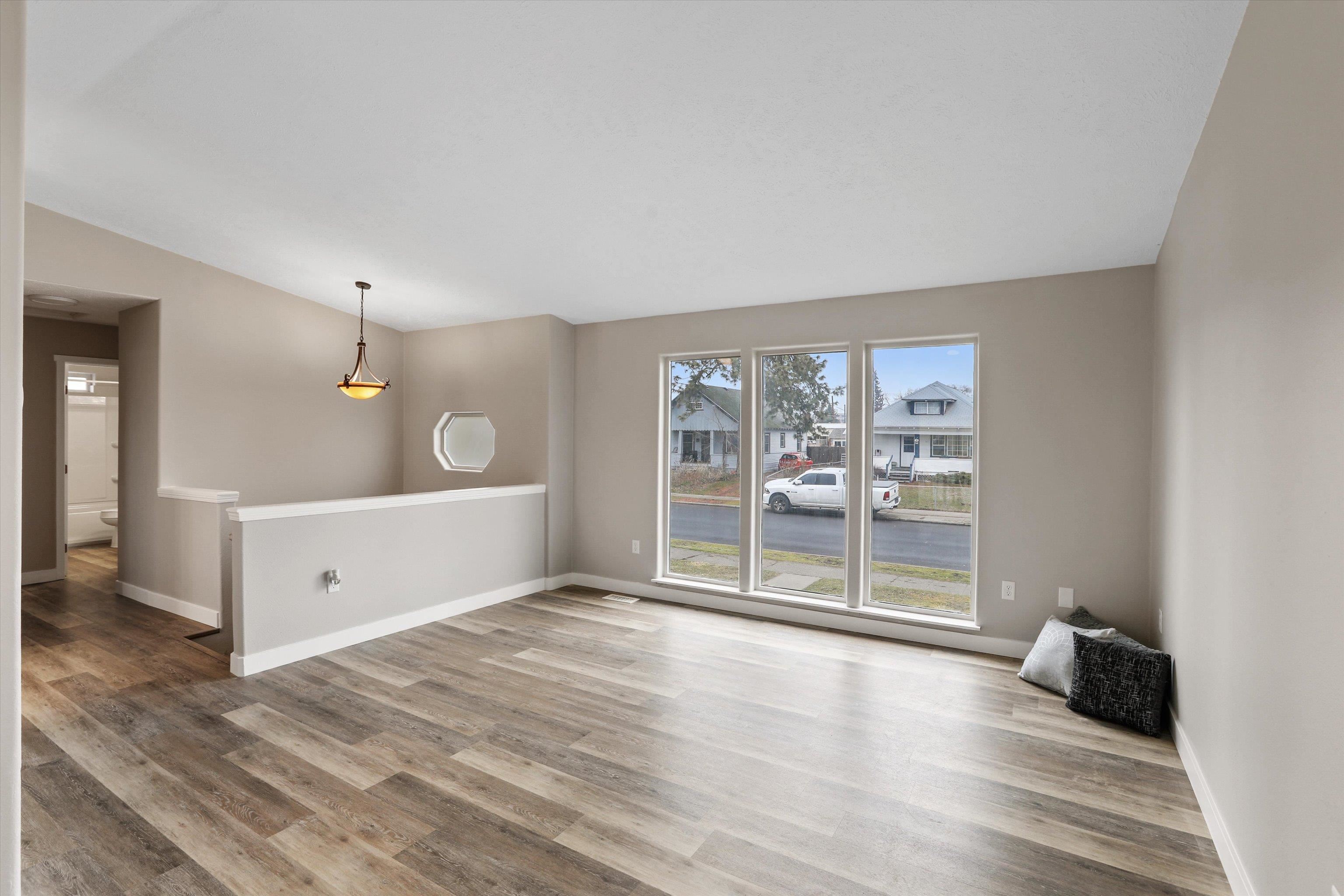 308 E Crown Ave - Photo 2